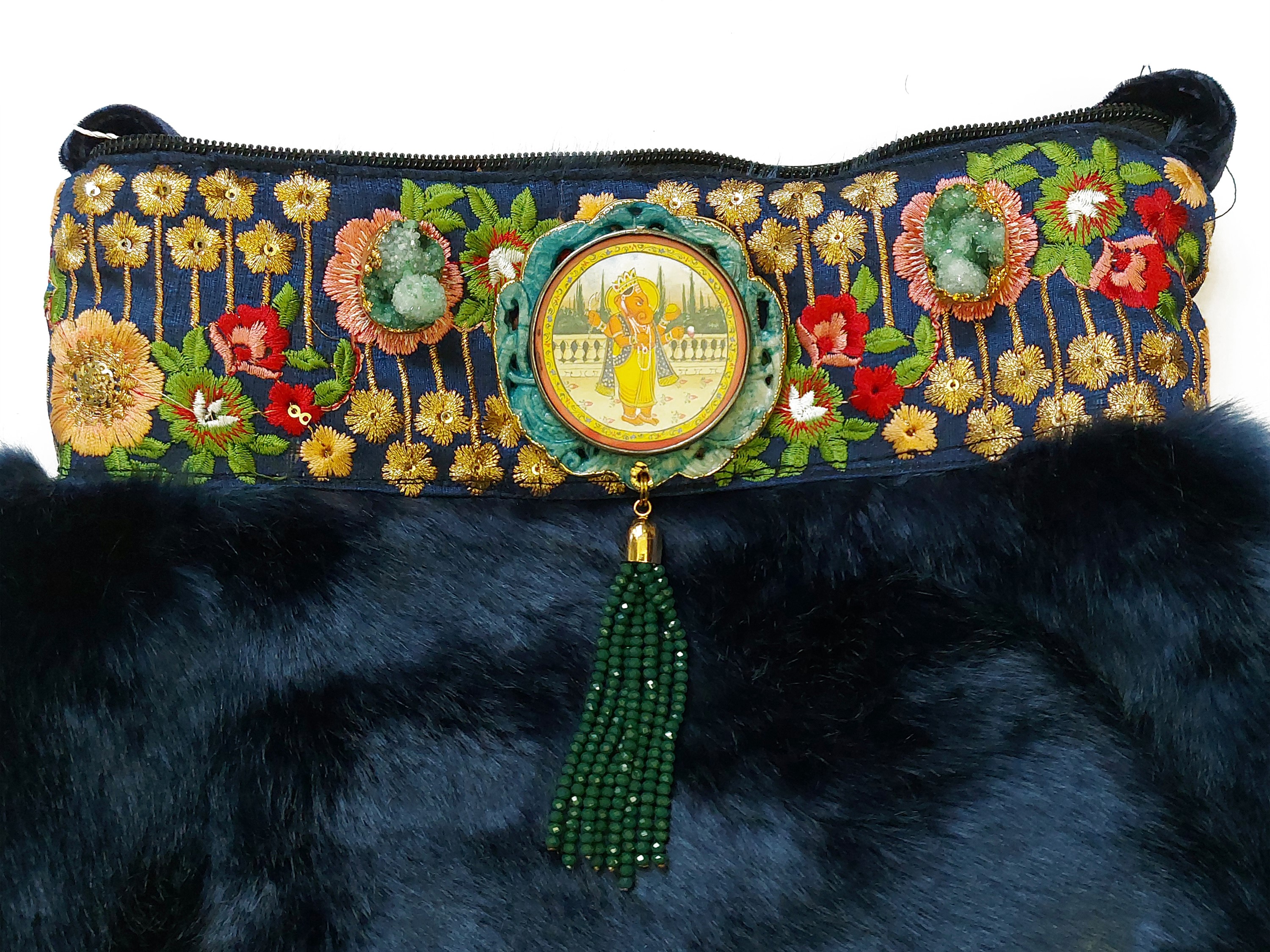 Borsa gioiello in pelliccia ecologica blu