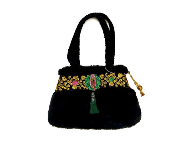 Borsa gioiello in pelliccia ecologica nera