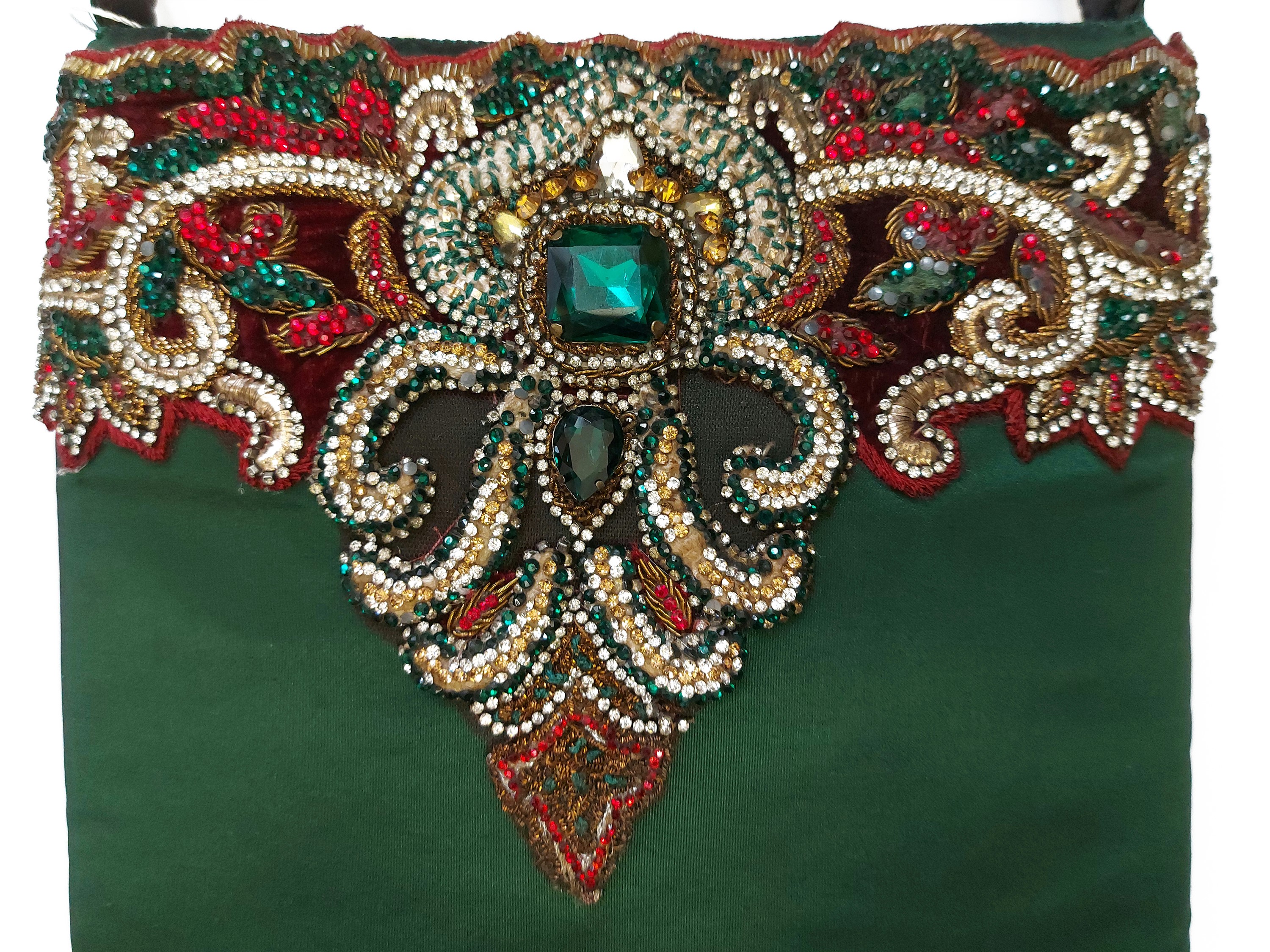 Borsa gioiello a bustina in raso verde bosco