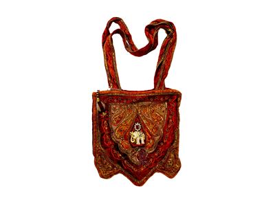 Borsa in tessuto di velluto indiano rosso carminio, realizzata a mano