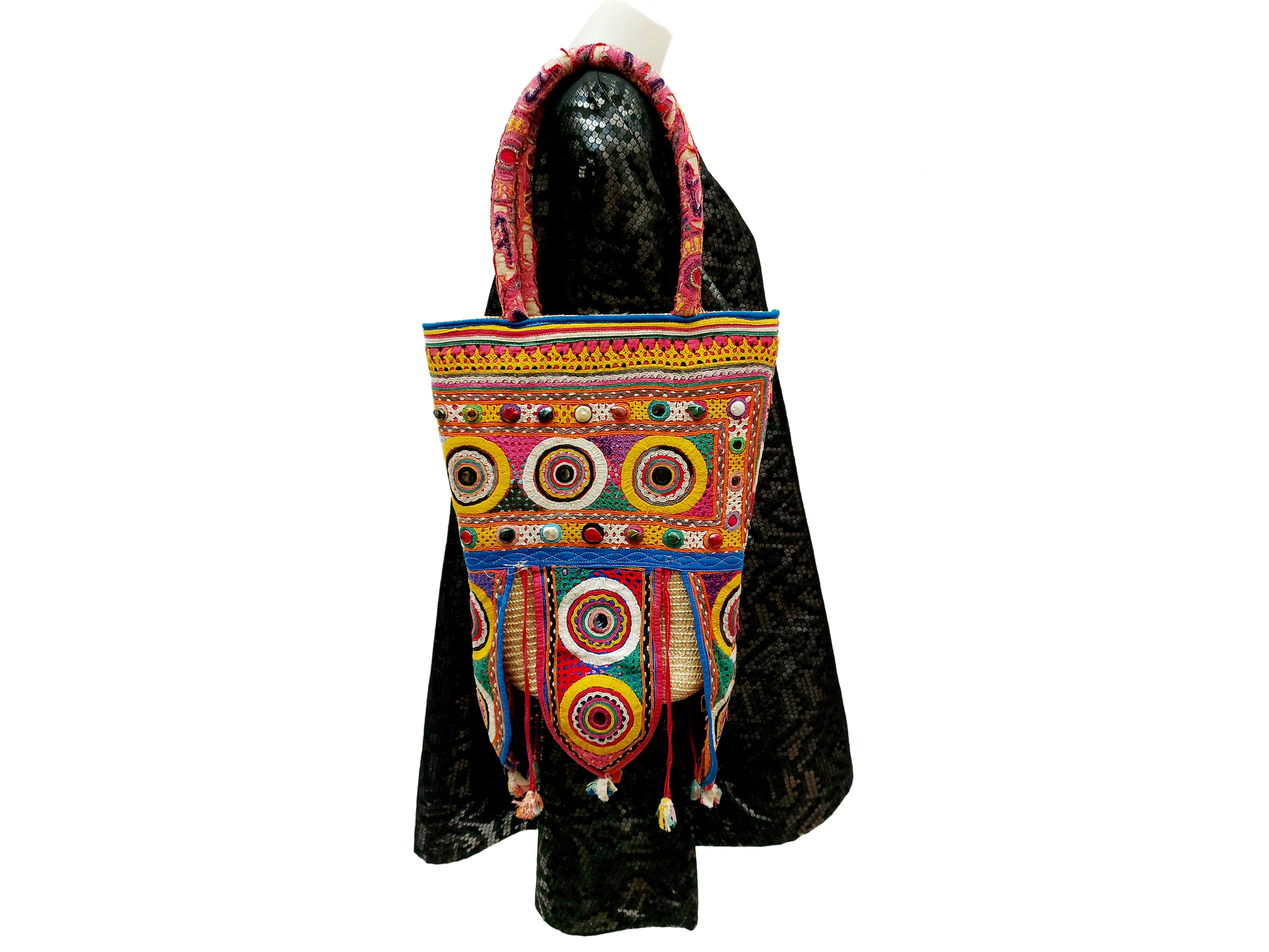Borsa in paglia naturale, decorata con passamanerie indiane e pietre dure
