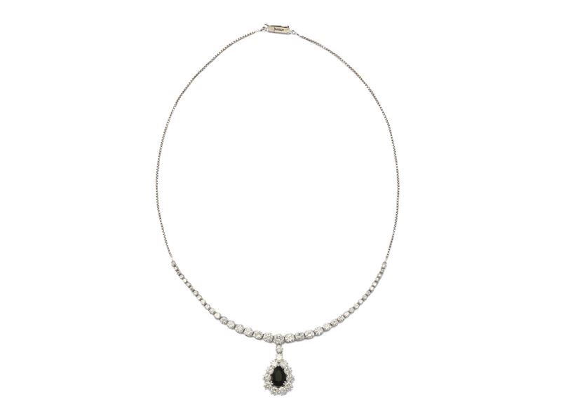 Collana in oro bianco diamanti e zaffiro a goccia