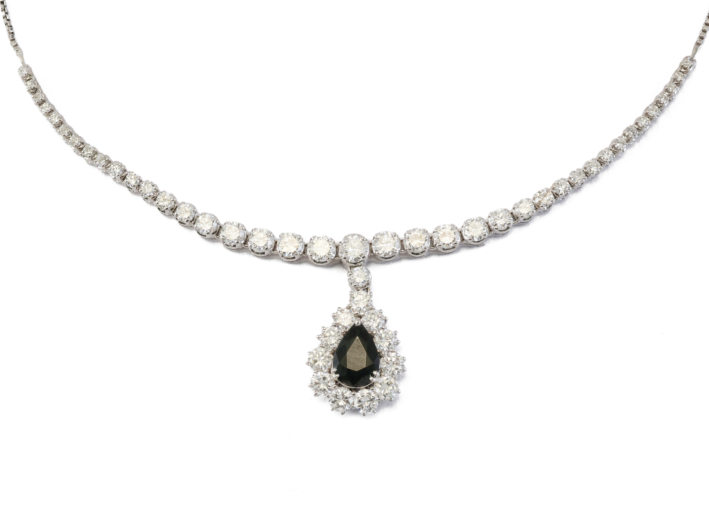 Collana in oro bianco diamanti e zaffiro a goccia