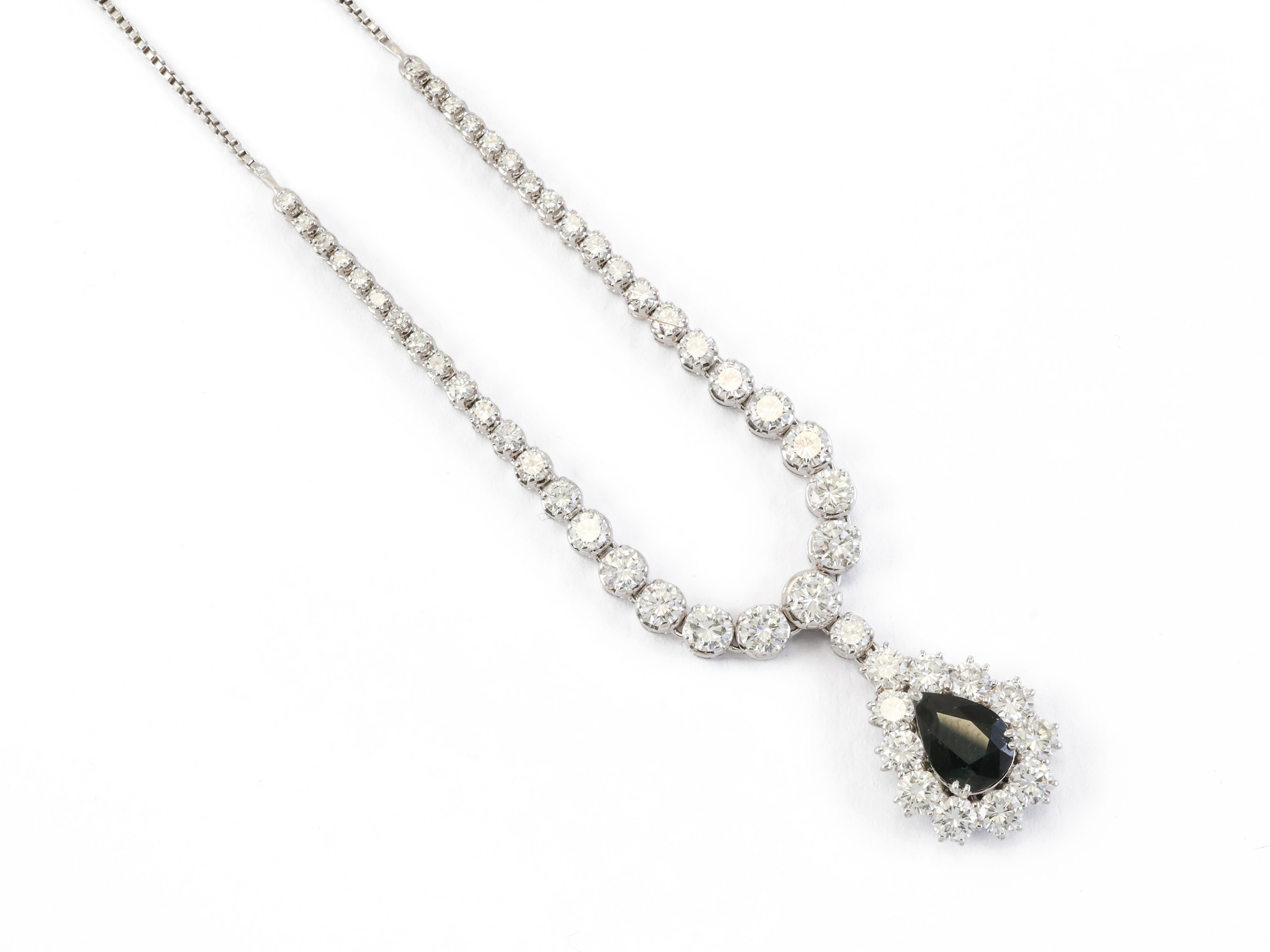 Collana in oro bianco diamanti e zaffiro a goccia