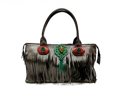 Borsa a spalla, realizzazione artigianale in stampa pitone con dettagli ornamentali