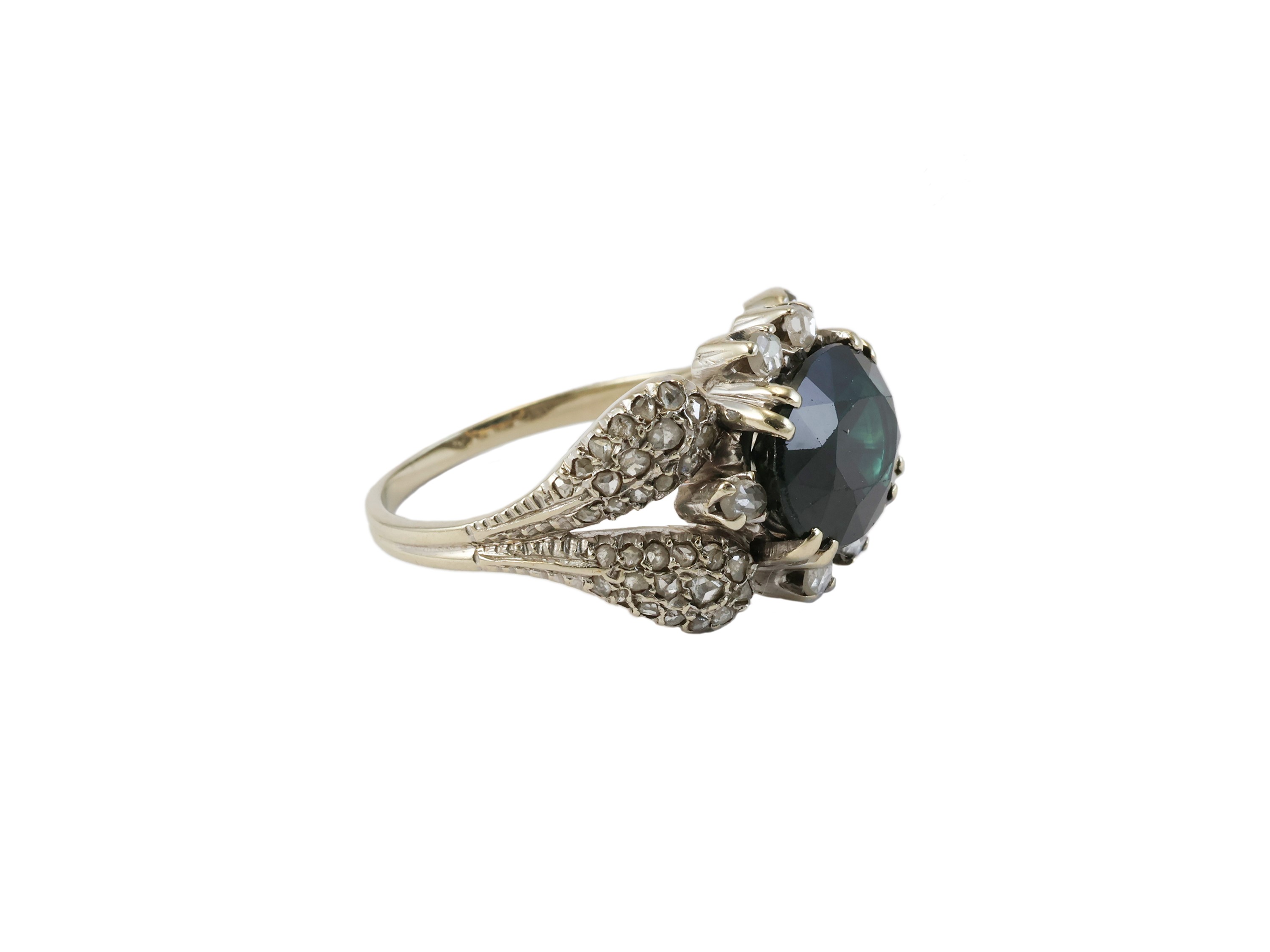 Anello in oro bianco rose di diamante e zaffiro