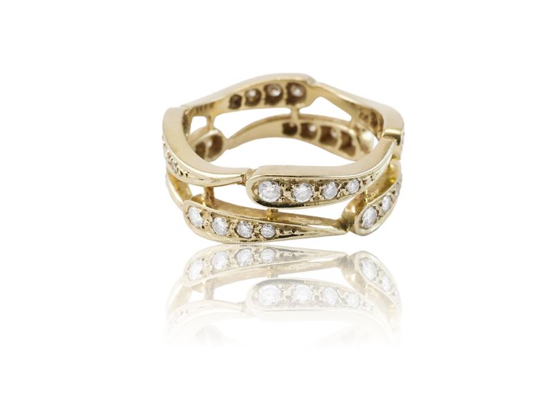 Anello in oro bianco e pavè di diamanti