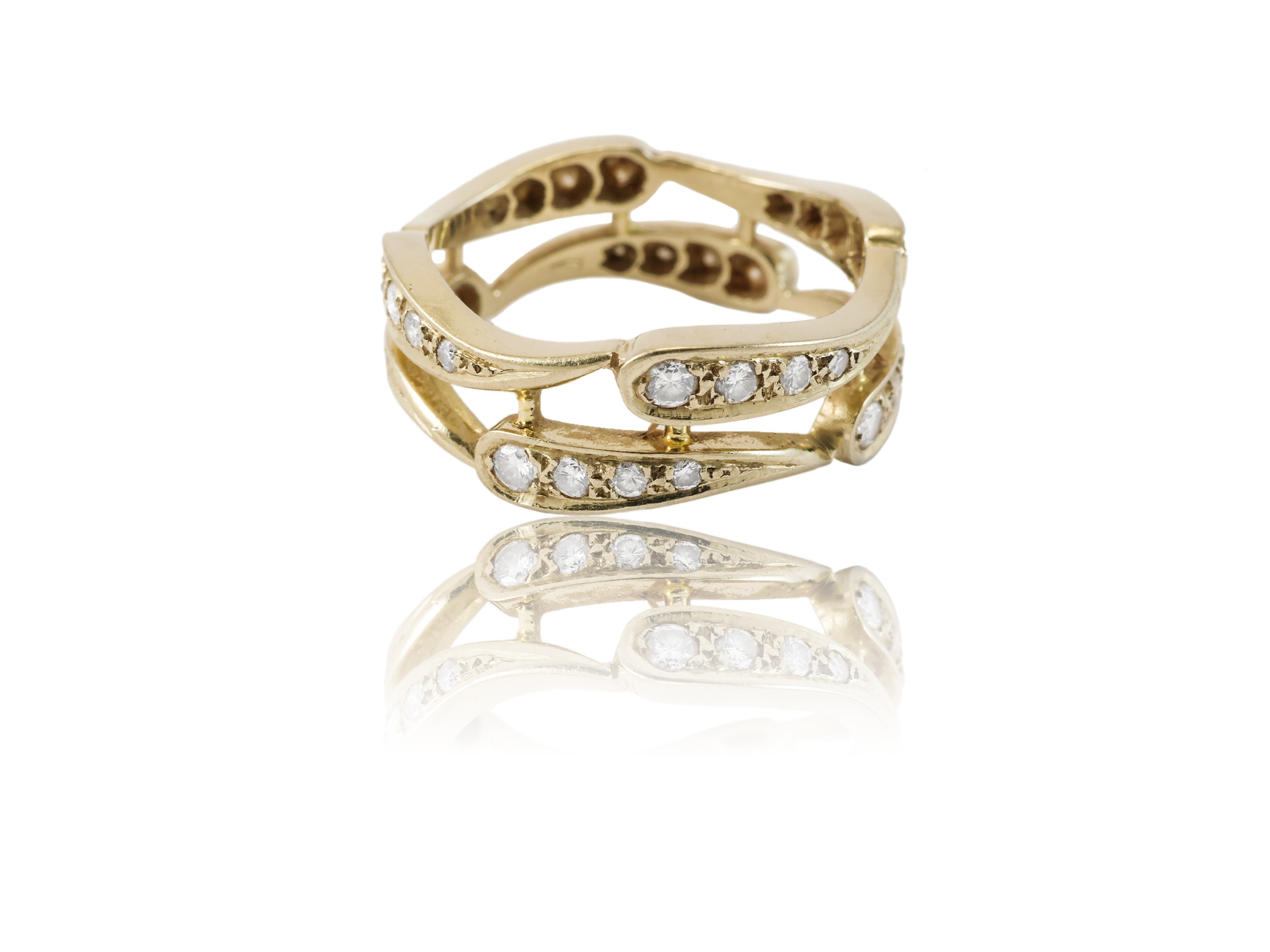 Anello in oro bianco e pavè di diamanti