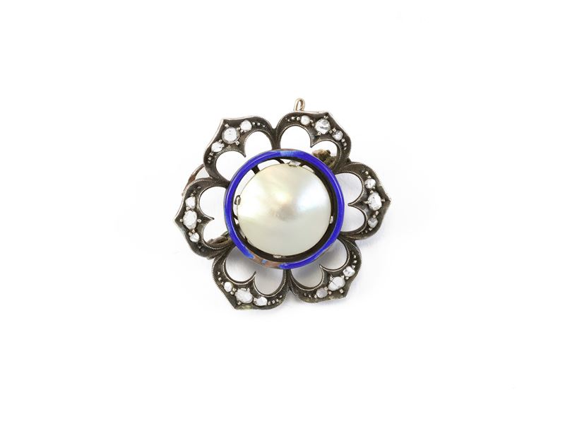 Spilla floreale, argento e oro a basso titolo con rose di diamante, smalto e madreperla