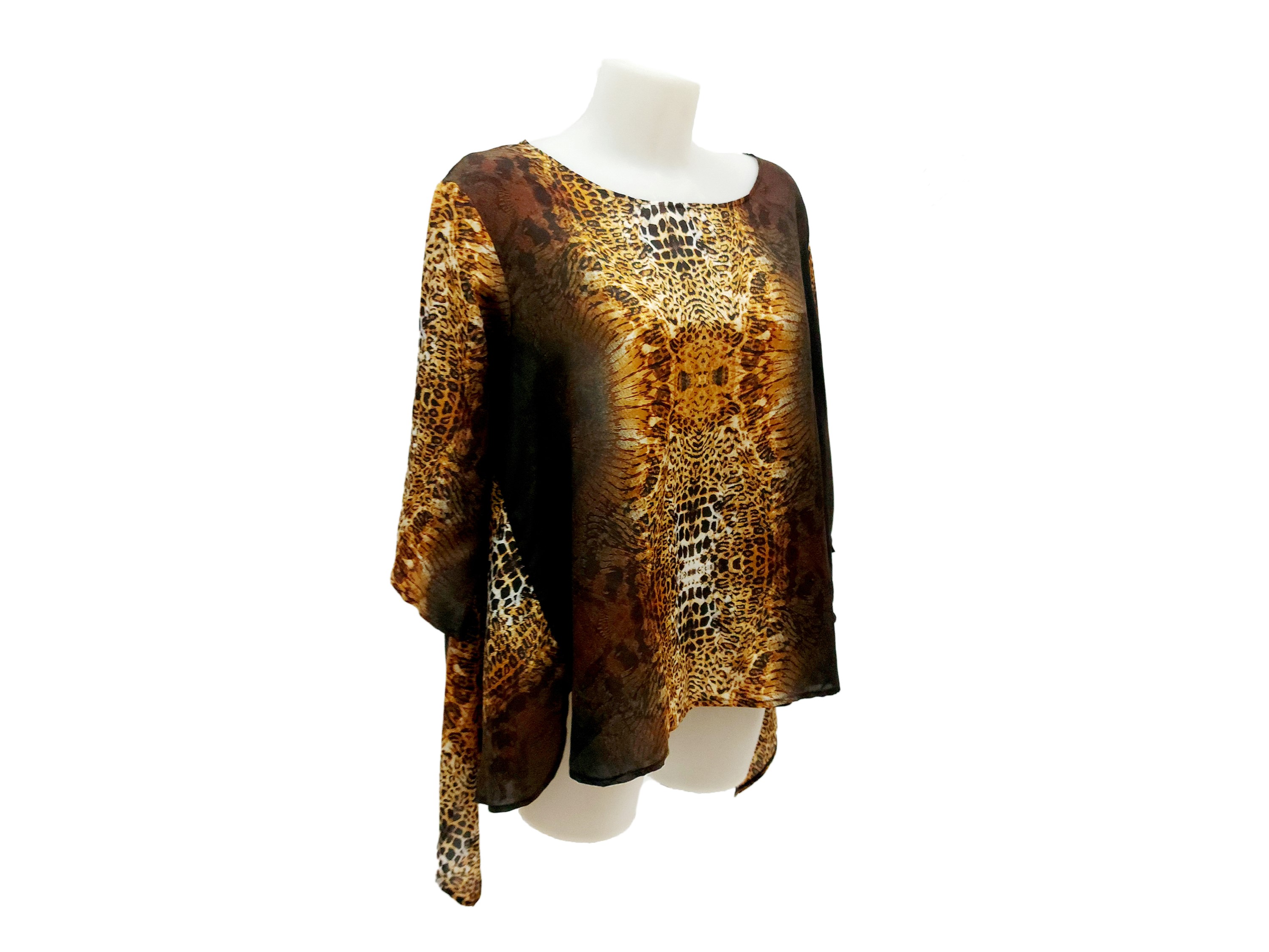 Blusa in tessuto animalier, modello svasato con maniche a 3/4 e scollo rotondo