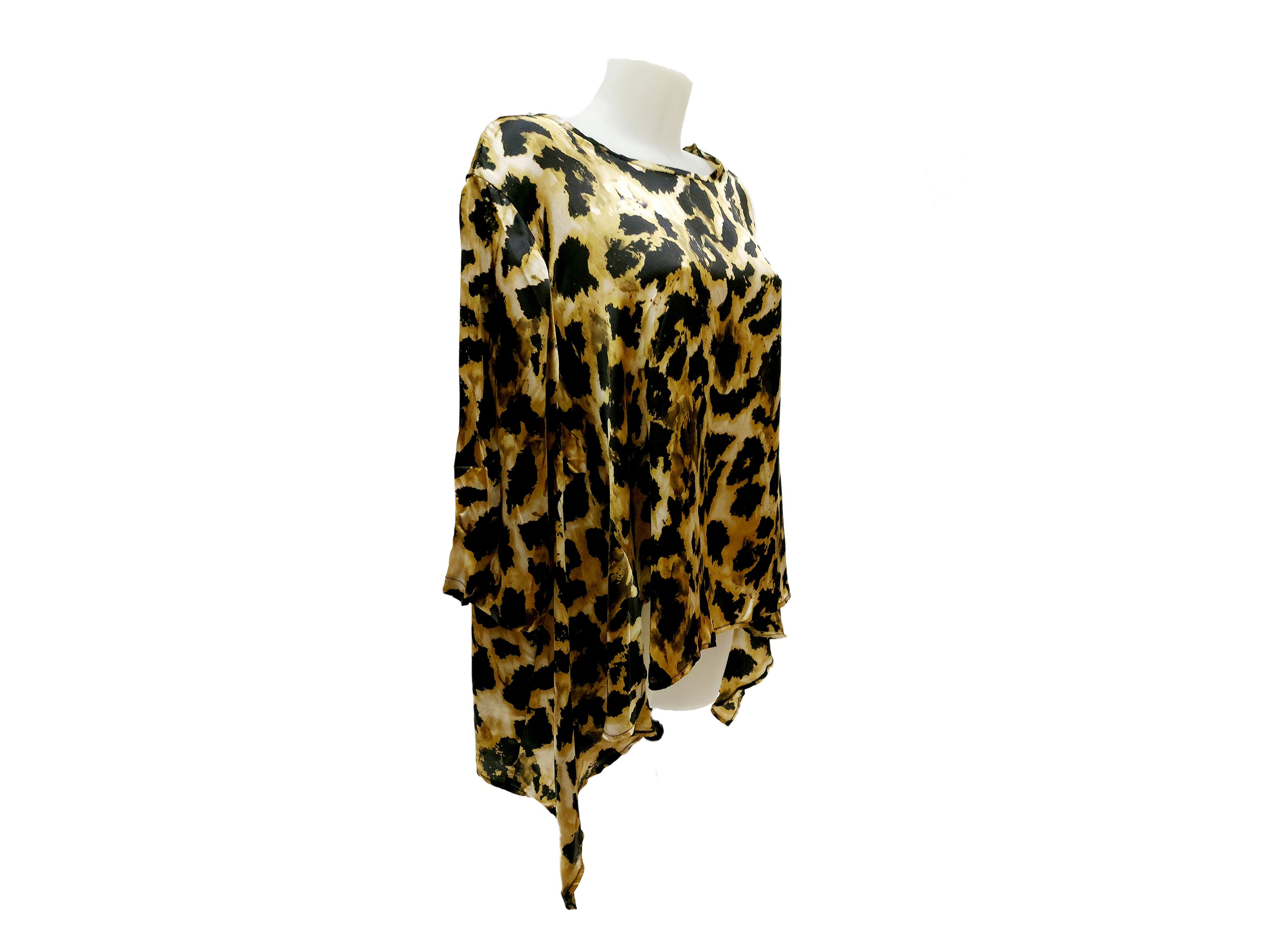 Blusa animalier, modello svasato con maniche a 3/4 e scollo rotondo
