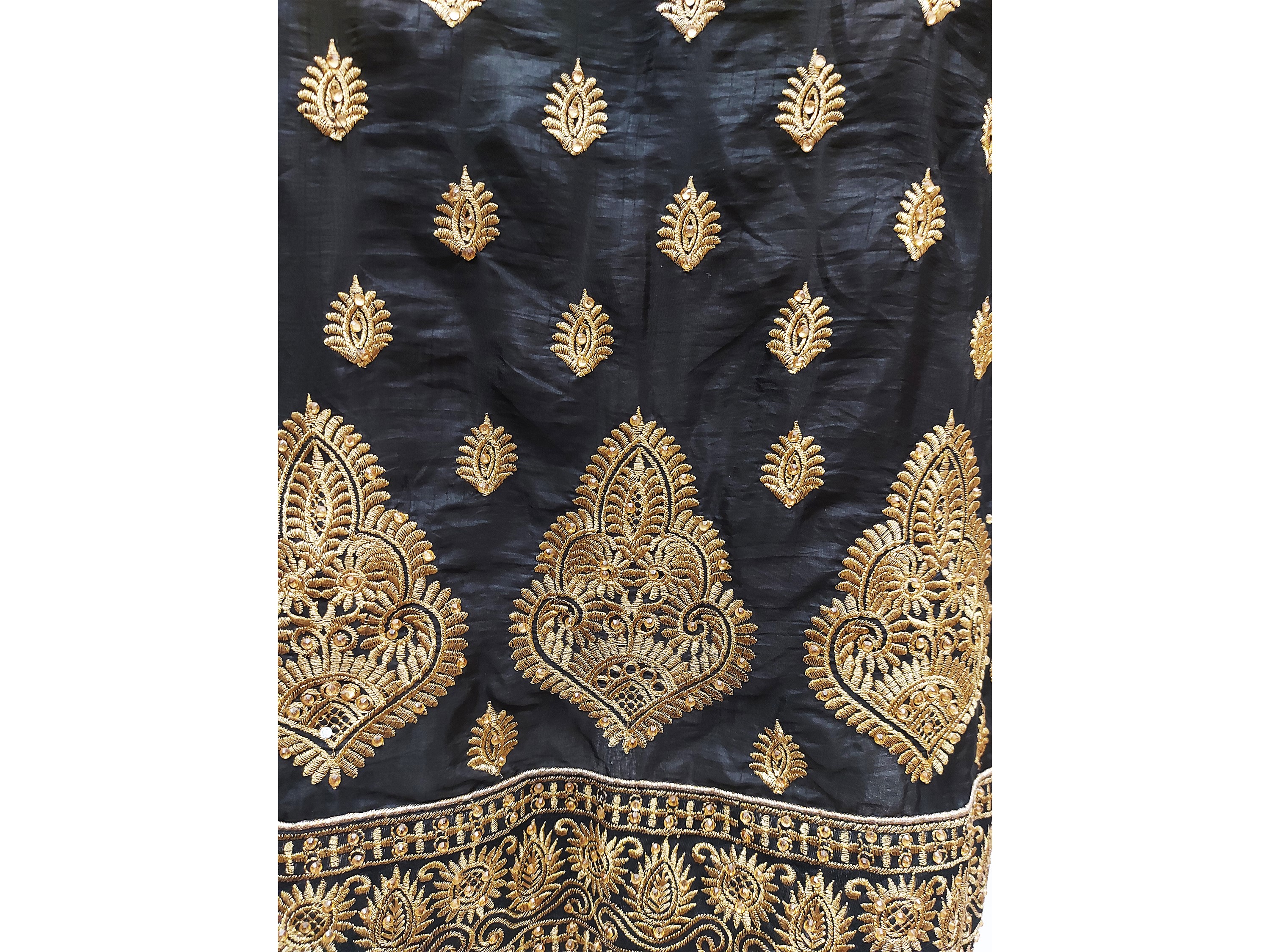 Blusa in seta nera con ricami dorati