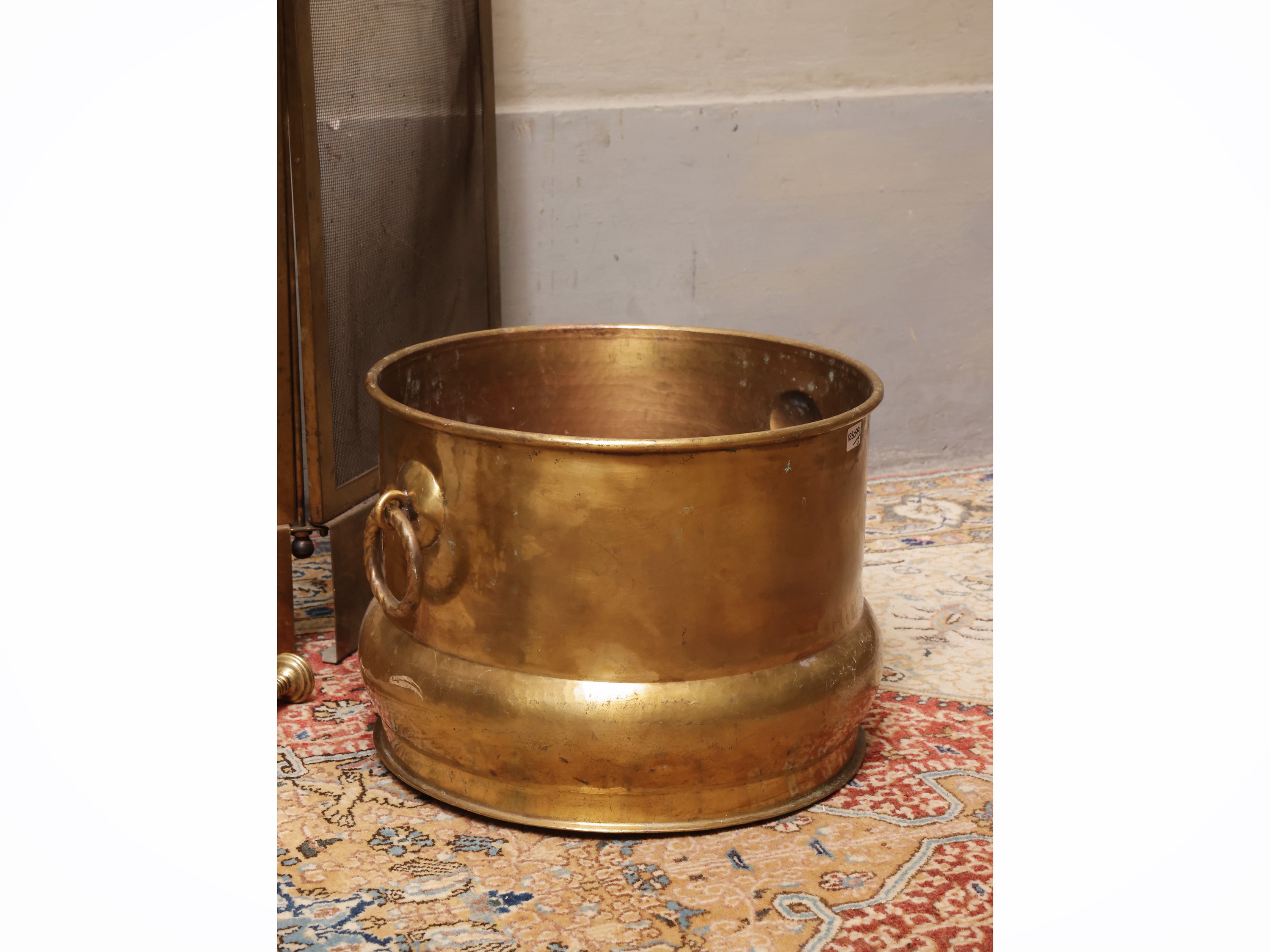 Set da camino, composto da alari in ferro battuto e accessori in ottone