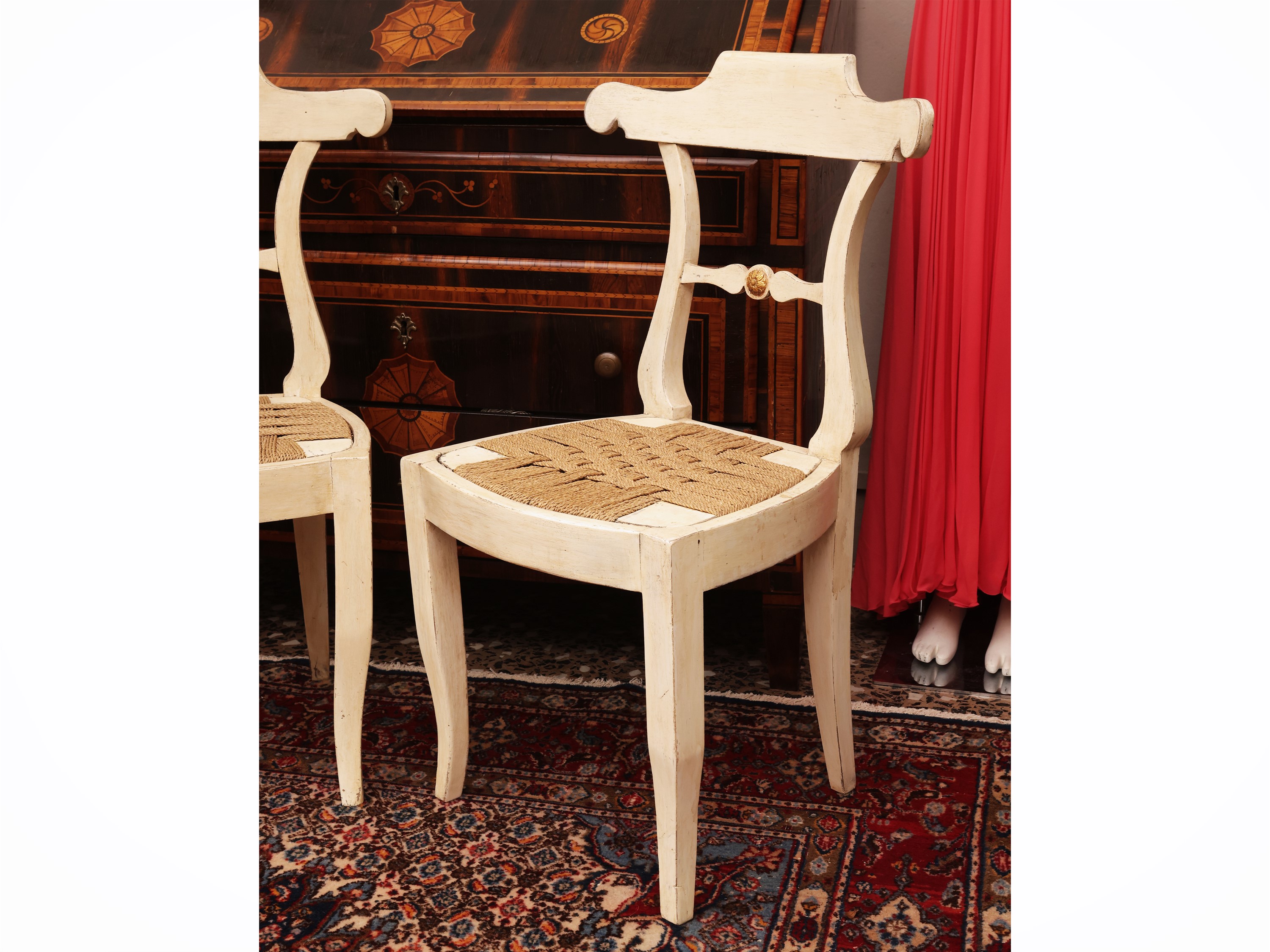 Sedie rustiche in legno laccato bianco, serie di sei esemplari, XIX secolo