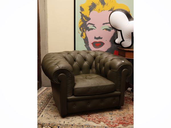 Chester armchair in English green leather, Frau