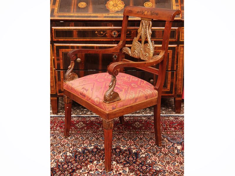 Coppia di poltroncine in noce