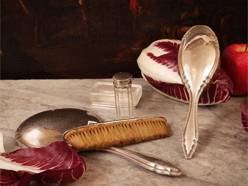 Miscellanea di accessori da toilette in argento