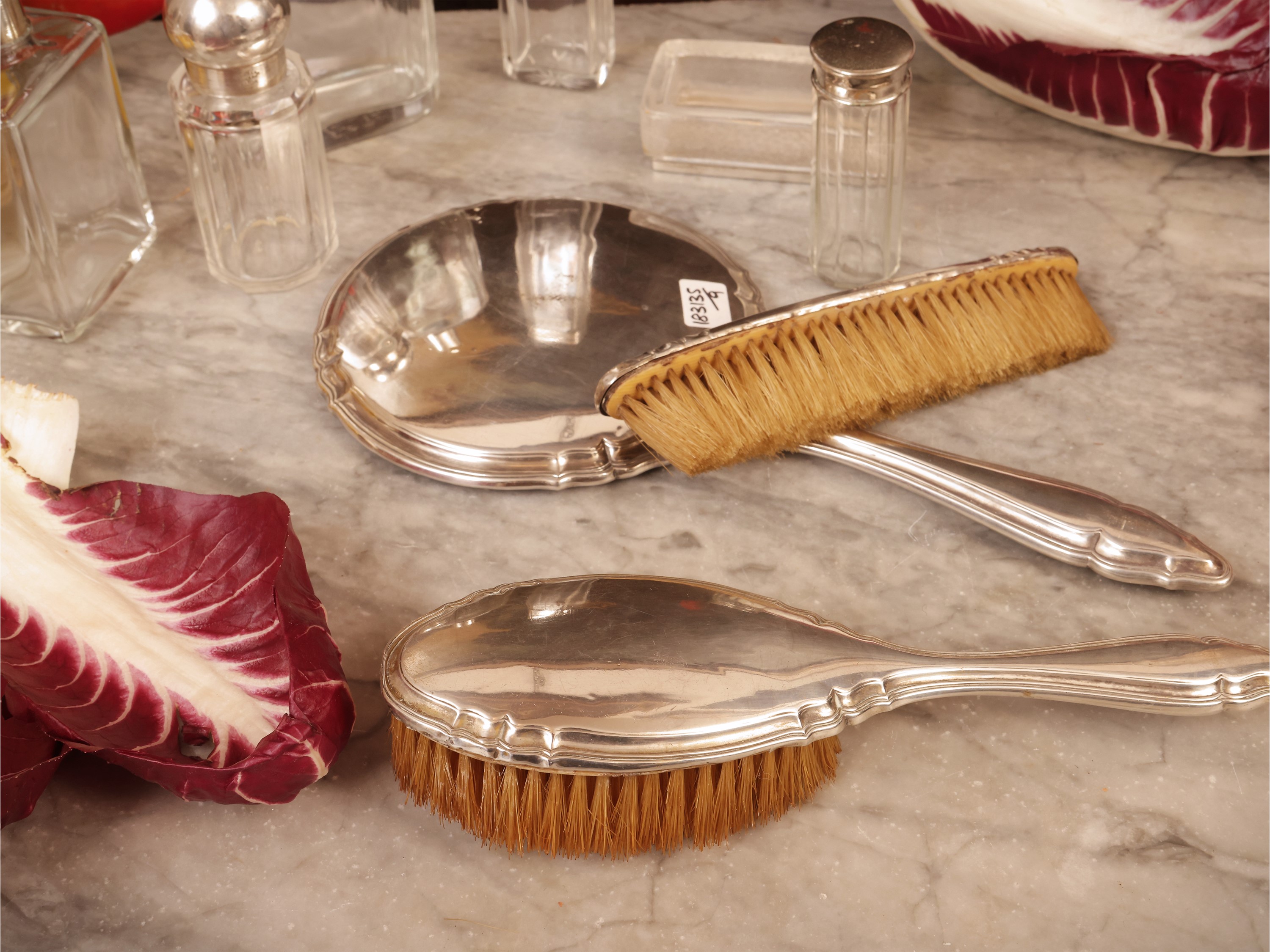 Miscellanea di accessori da toilette in argento