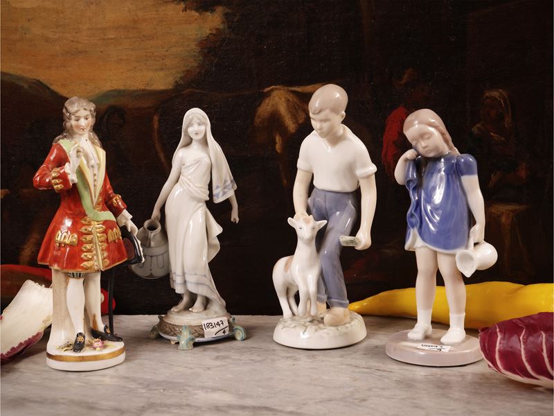 Quattro figure in porcellana, XIX/XX secolo