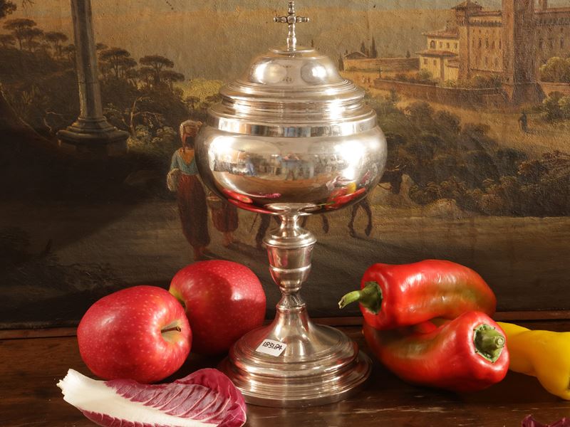 Grande pisside in argento