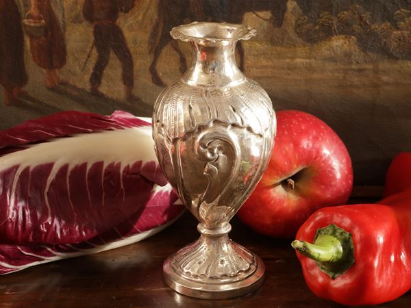 Piccolo vaso in argento  (probabilmente Italia inizio del XX secolo)  - Asta Stile fiorentino - Maison Bibelot - Casa d'Aste Firenze - Milano