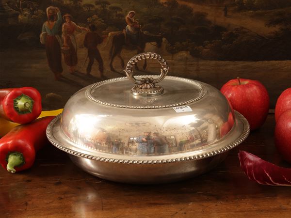 Large circular silver vegetable bowl, Fabbrica Italiana Argenterie joint-stock company  (Milan, 1950s)  - Auction Florentine Style - Maison Bibelot - Casa d'Aste Firenze - Milano