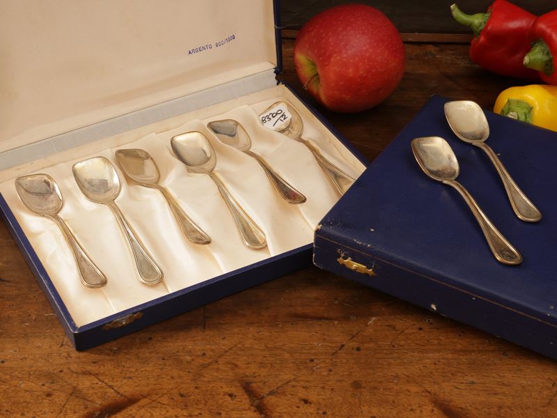 Serie di dodici cucchiaini da gelato in argento