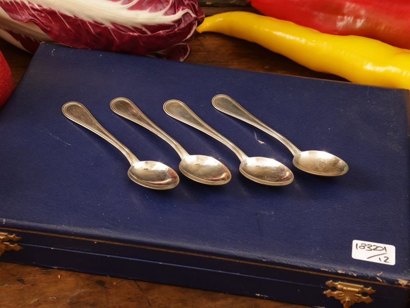 Serie di dodici cucchiaini da caffè in argento