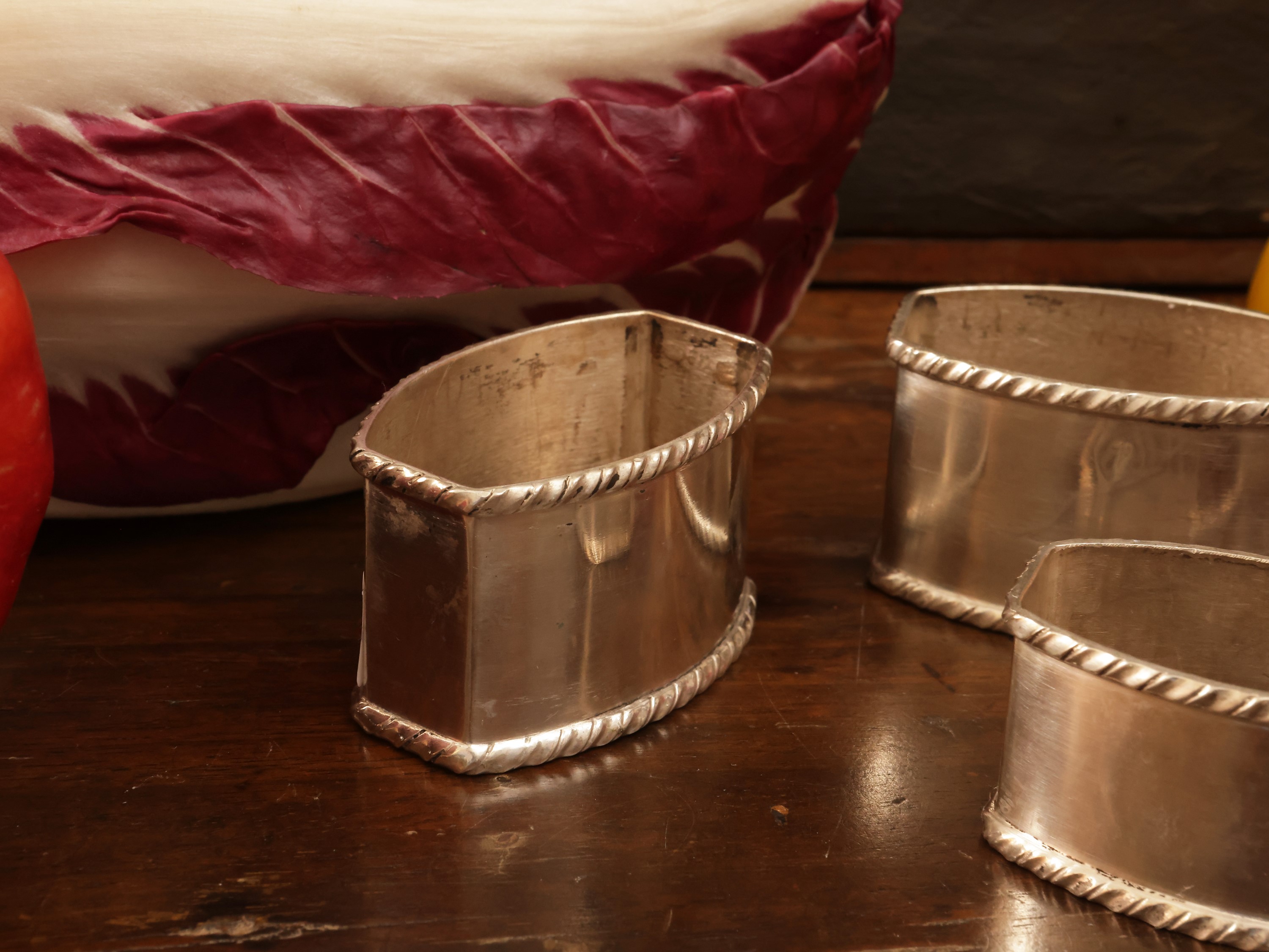 Tre legatovaglioli in argento