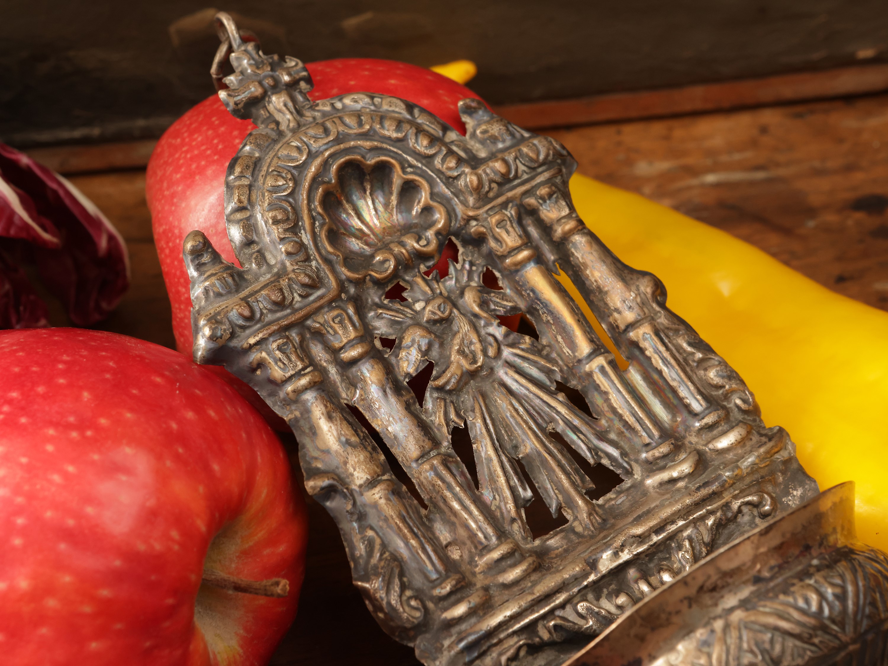 Acquasantiera in sottile lamina d'argento