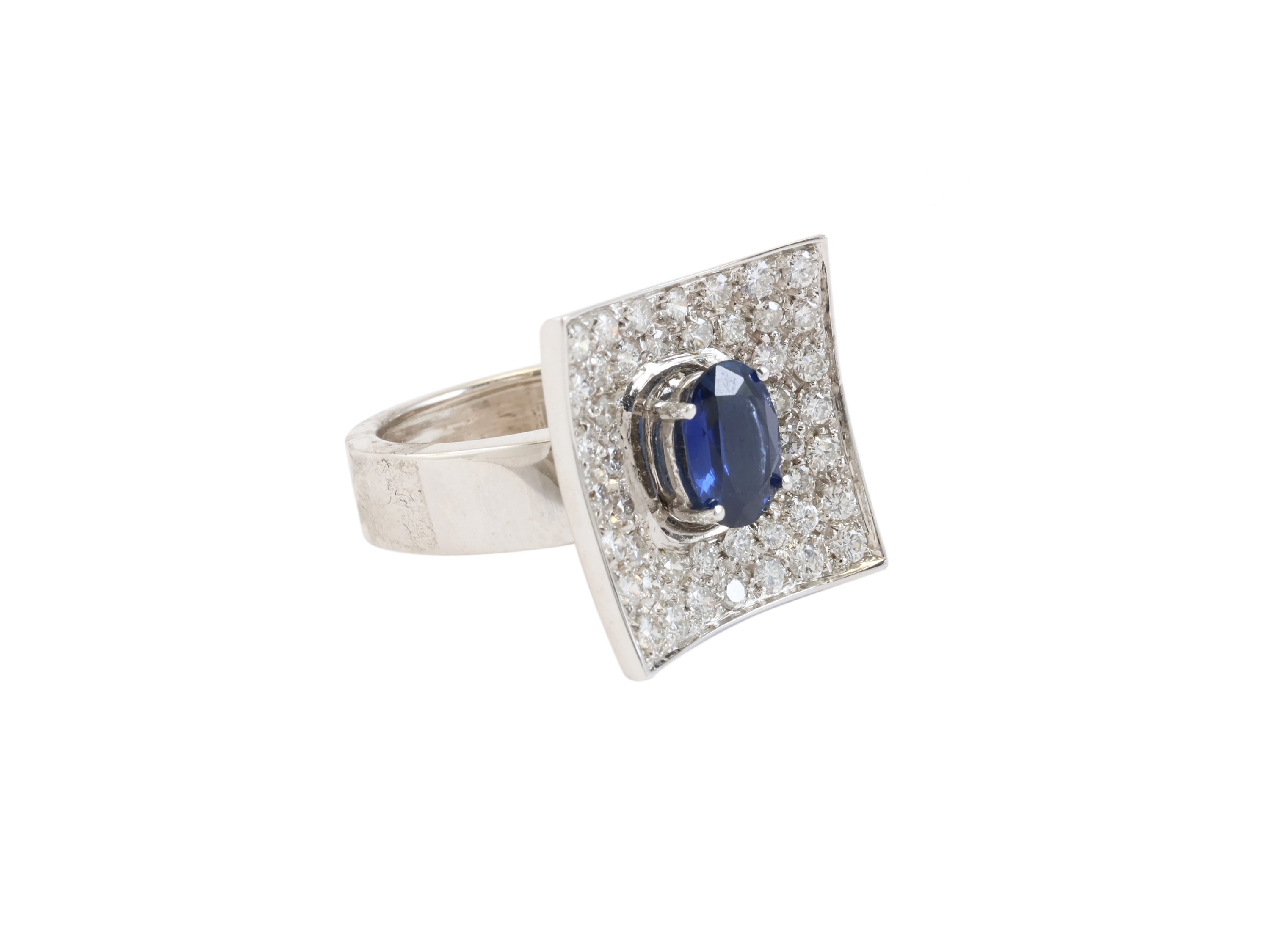 Anello in oro bianco, zaffiro e diamanti