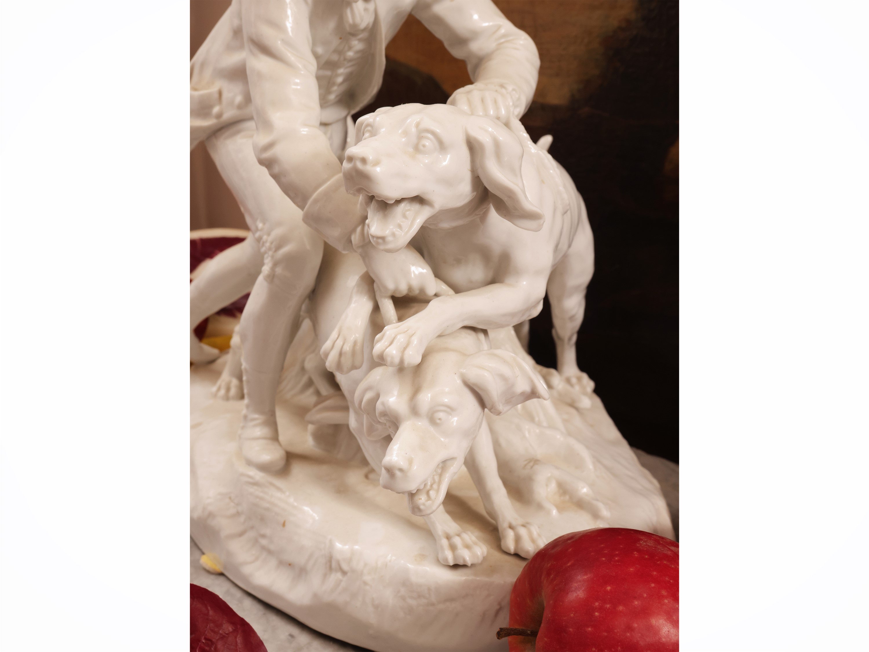 Jean Baptiste Oudry, Valletto con cani, porcellana, Capodimonte, XIX secolo