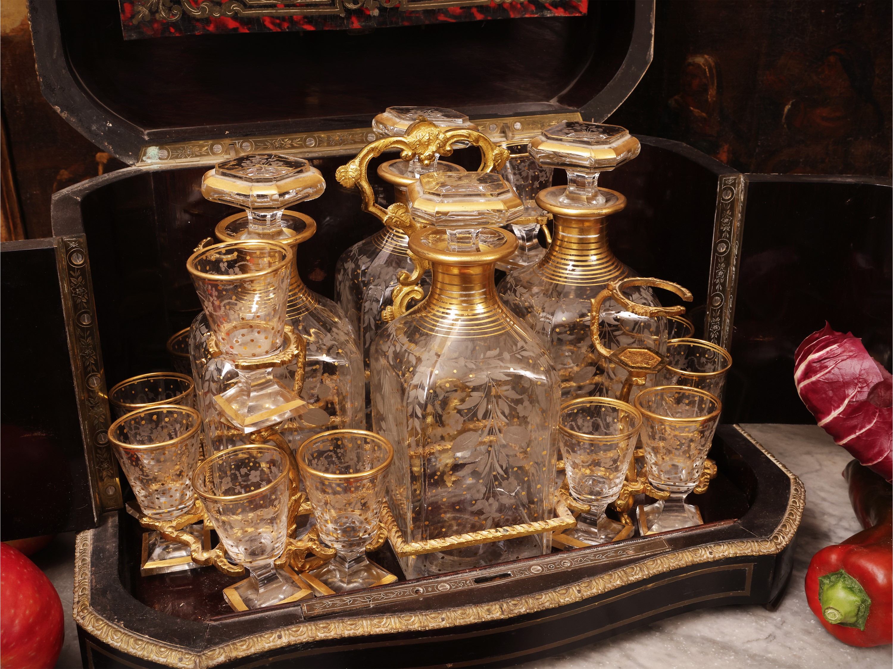 Rosoliera in stile Boulle con set da liquore
