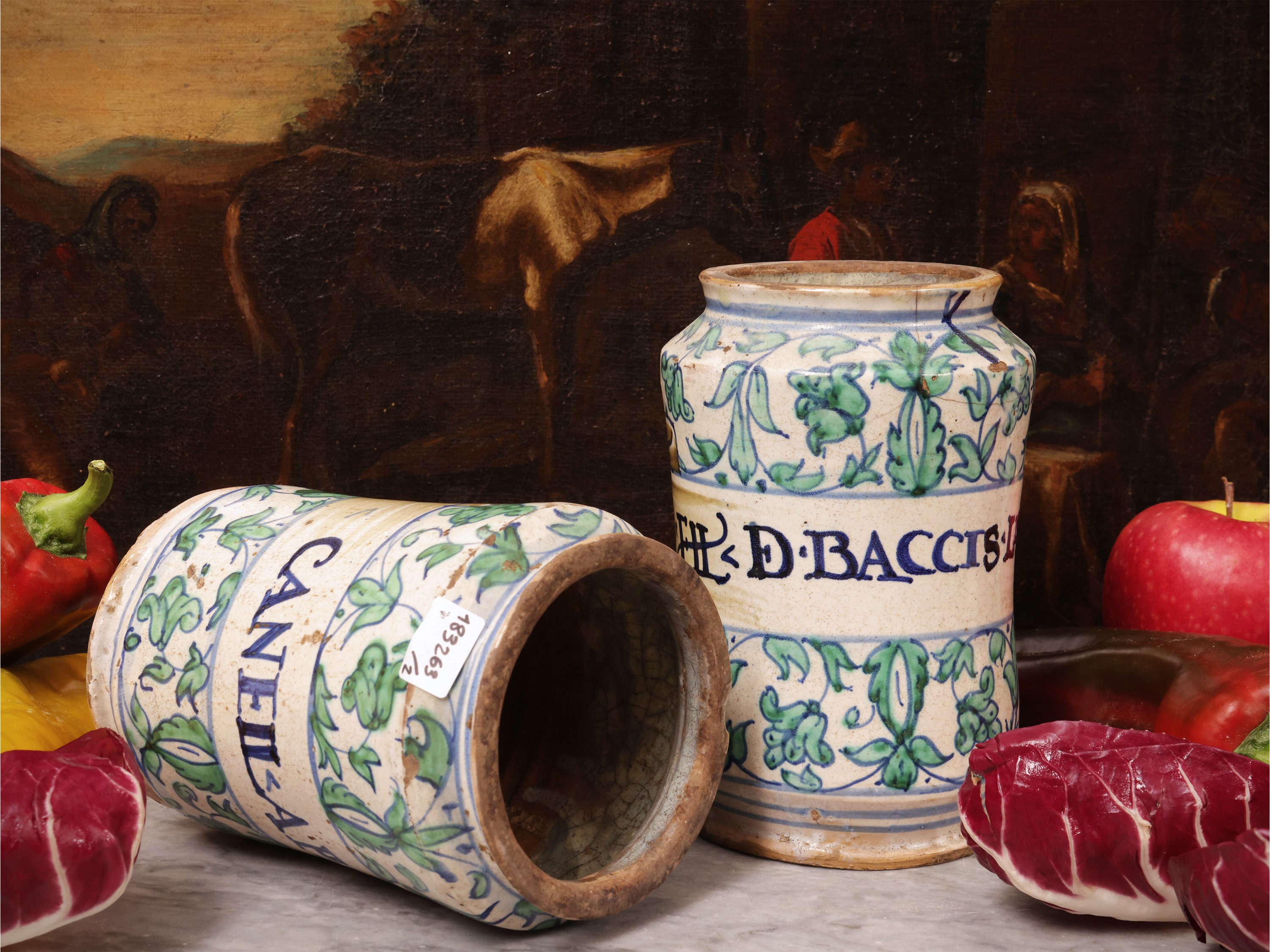 Coppia di albarelli da farmacia in maiolica