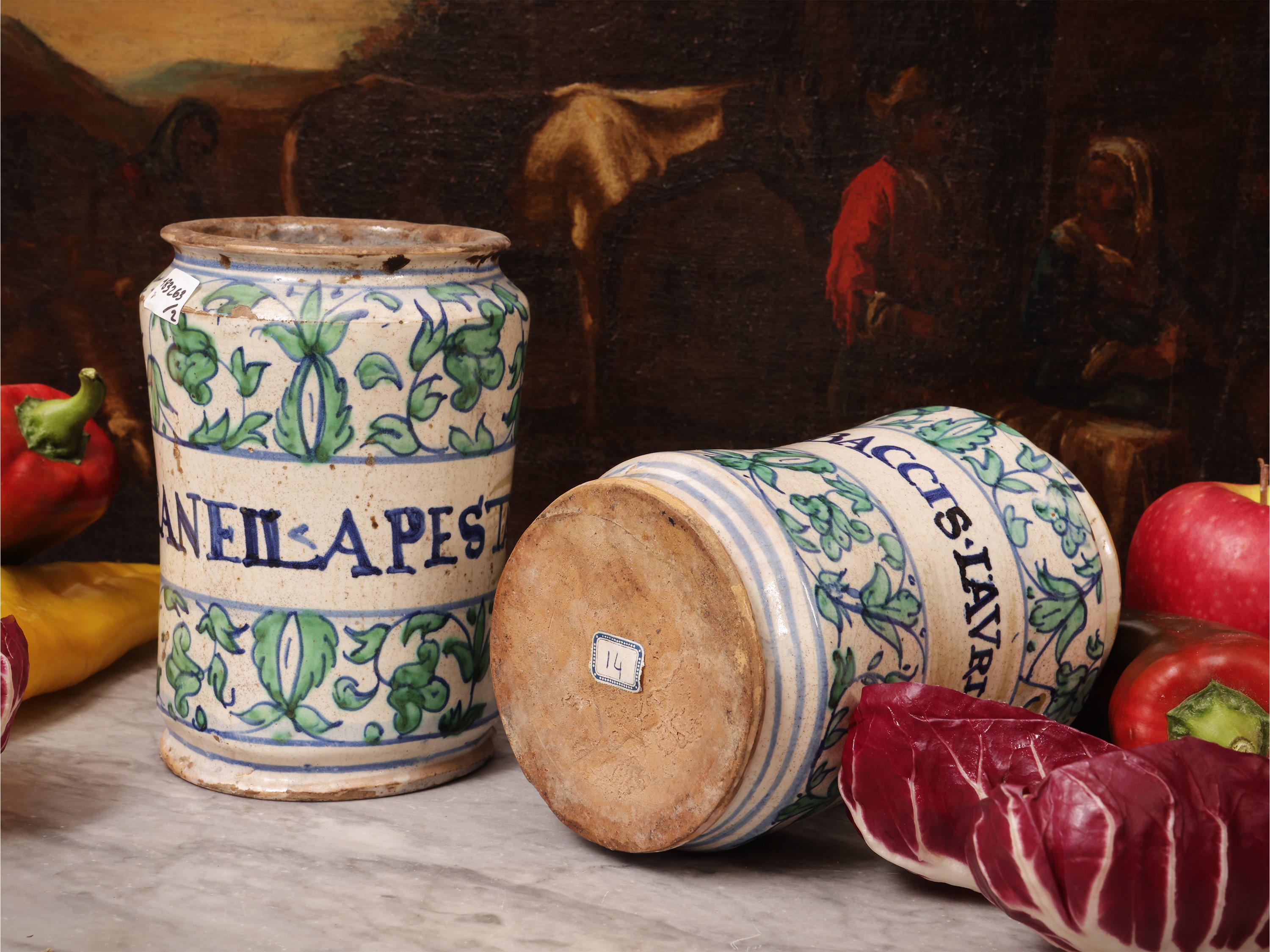 Coppia di albarelli da farmacia in maiolica