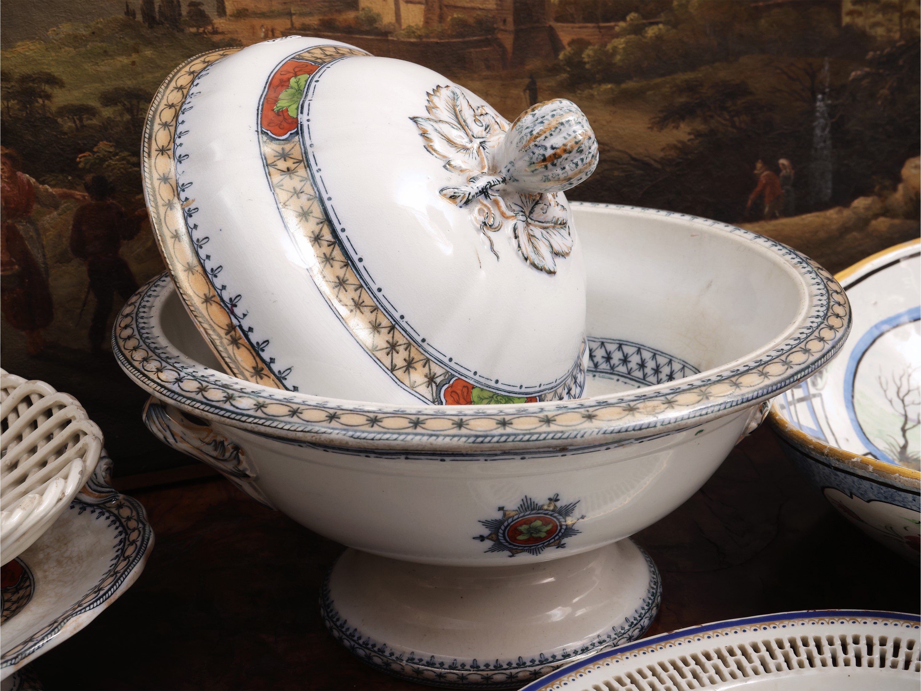 Miscellanea di ceramiche d'epoca, oggetti decorativi e di antiquariato