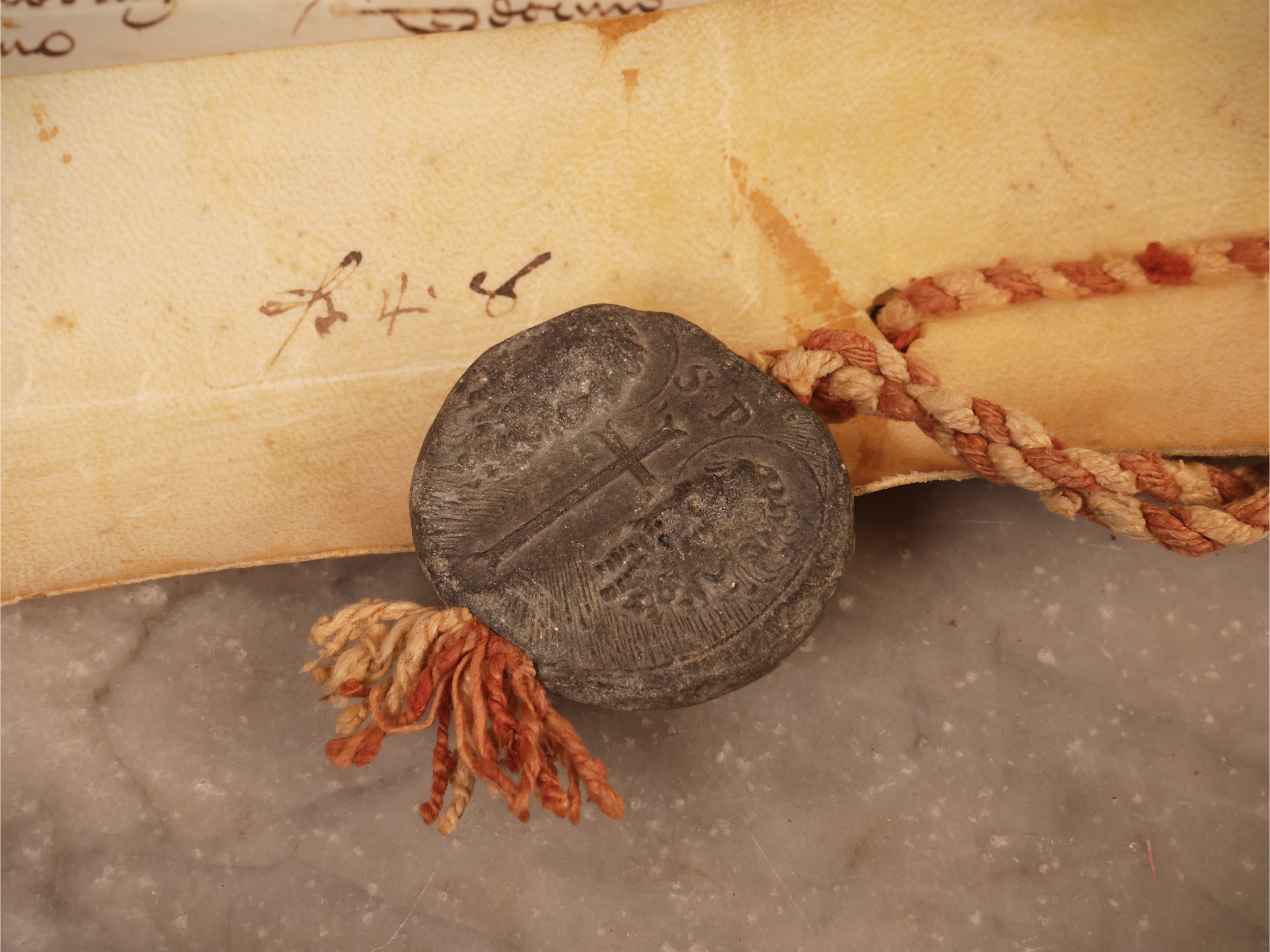 Bolla pontificia di papa Clemente XI, pergamena con sigillo originale