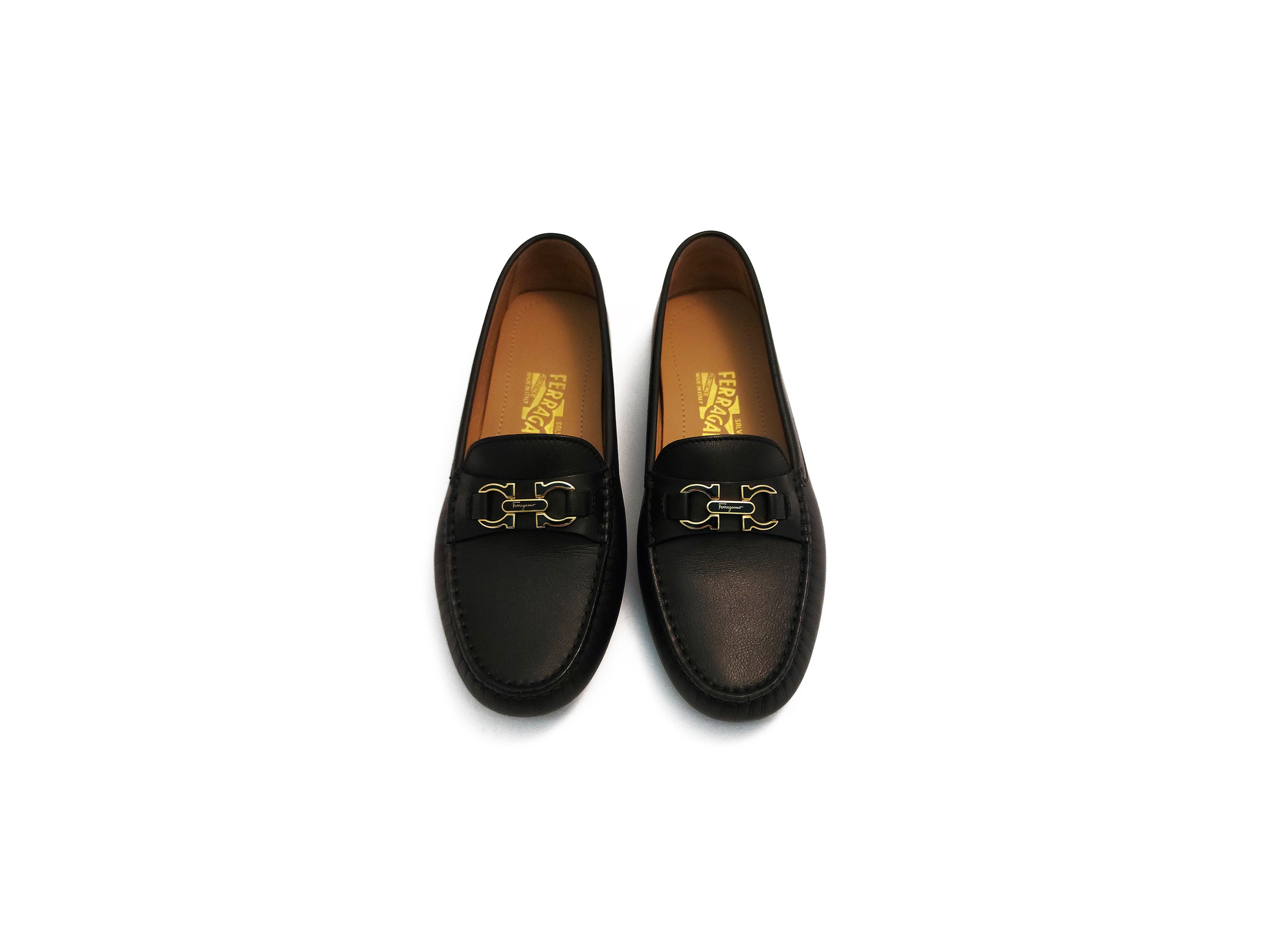 Salvatore Ferragamo, Mocassini in pelle nera con fibbia dorata