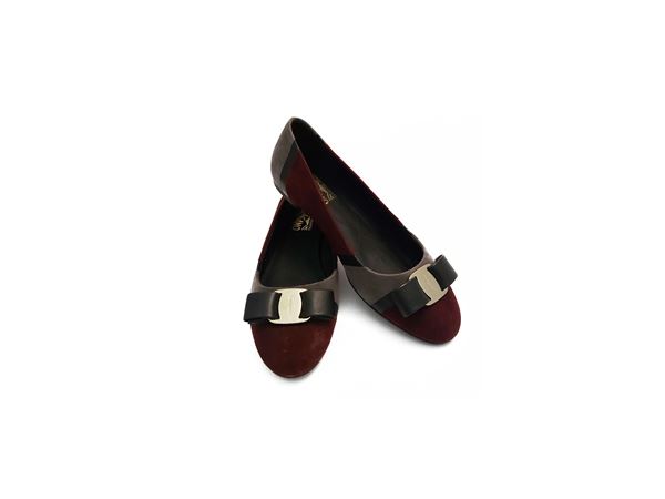 Salvatore Ferragamo - Ballerine in suede bordeaux e grigio