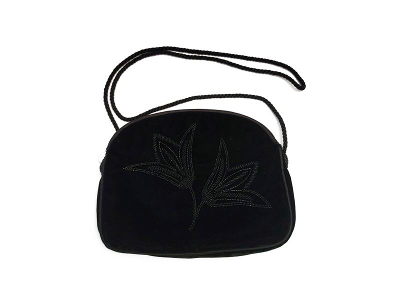 Gucci, Borsetta in velluto nero con ricamo floreale
