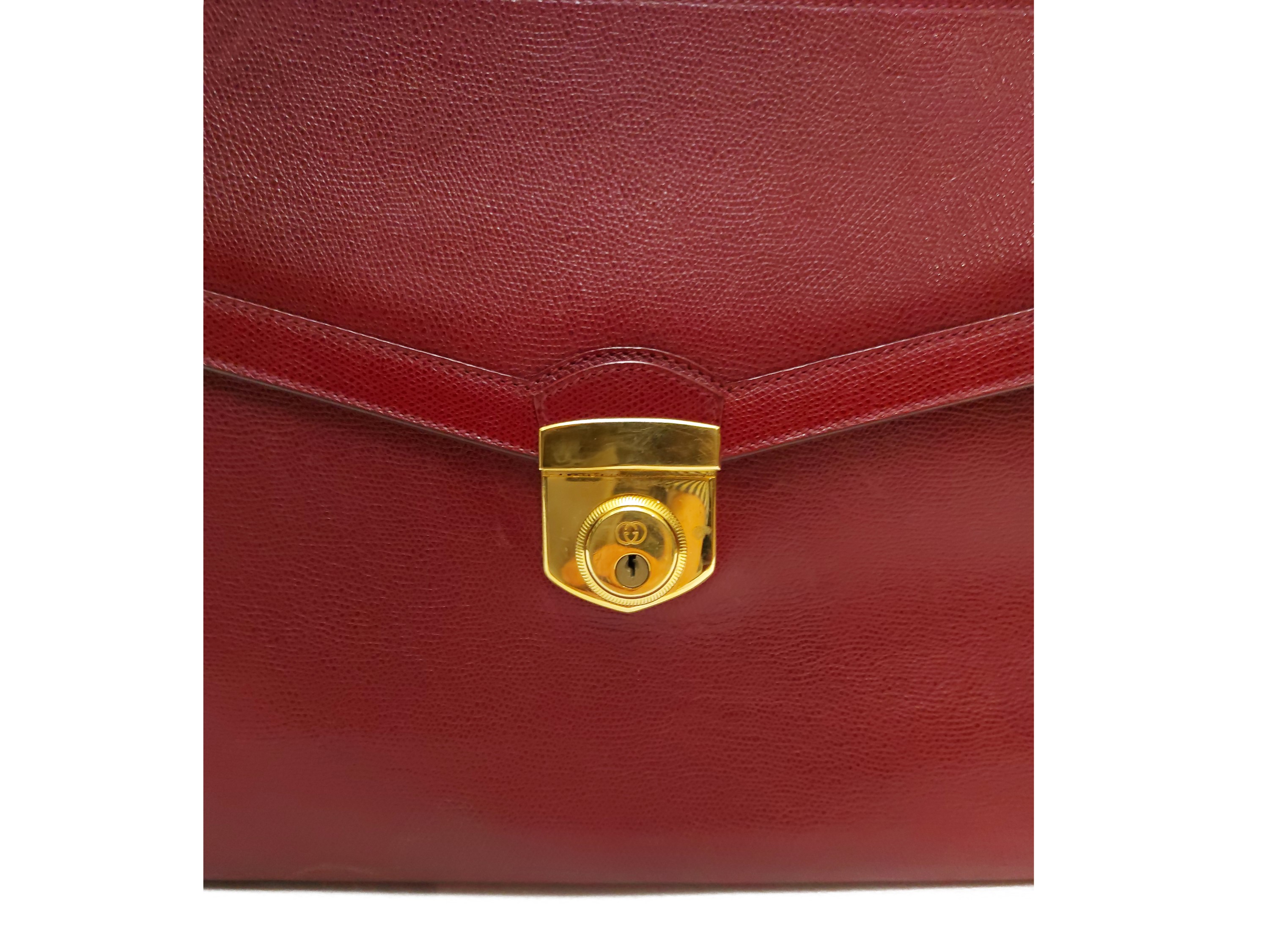 Gucci, Cartella in pelle bordeaux con tracolla regolabile