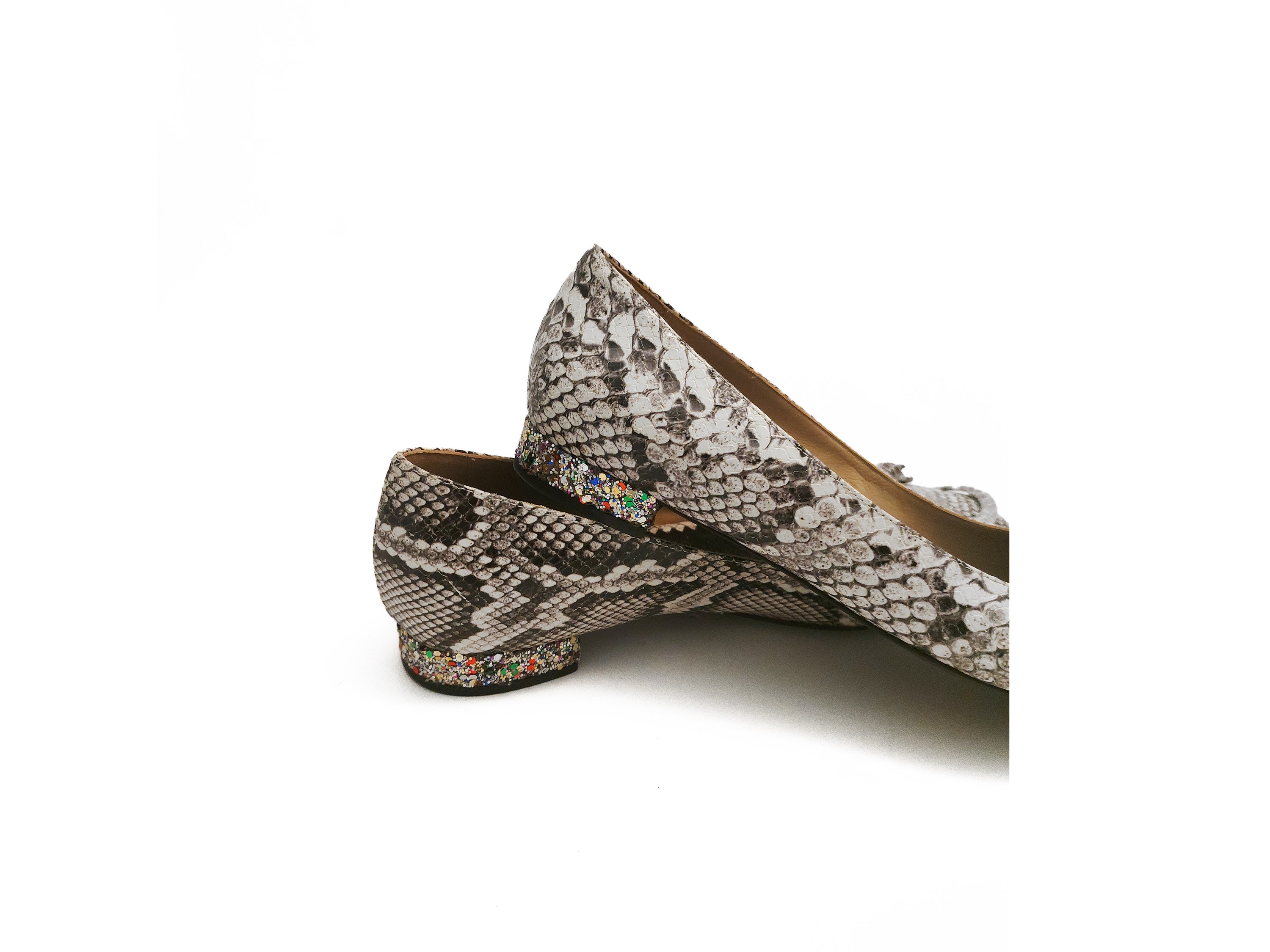 Cavalli Class, Ballerine in pitone bianco e nero con fibbia a forma di serpente