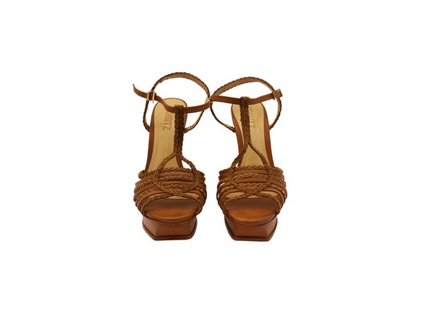 Schutz - Sandali in pelle color caramello