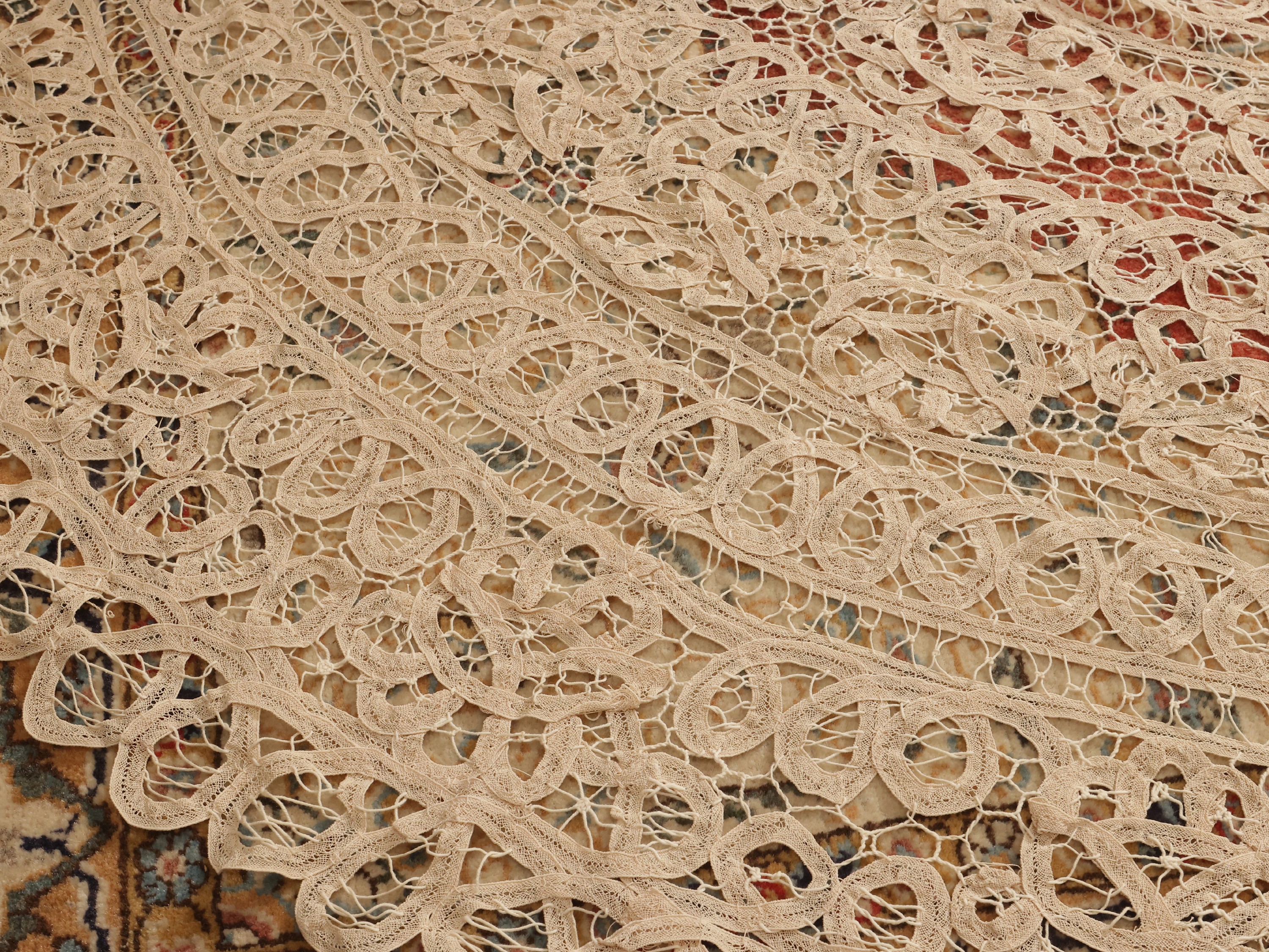 Tovaglia rotonda in pizzo a fuselli color ecrù