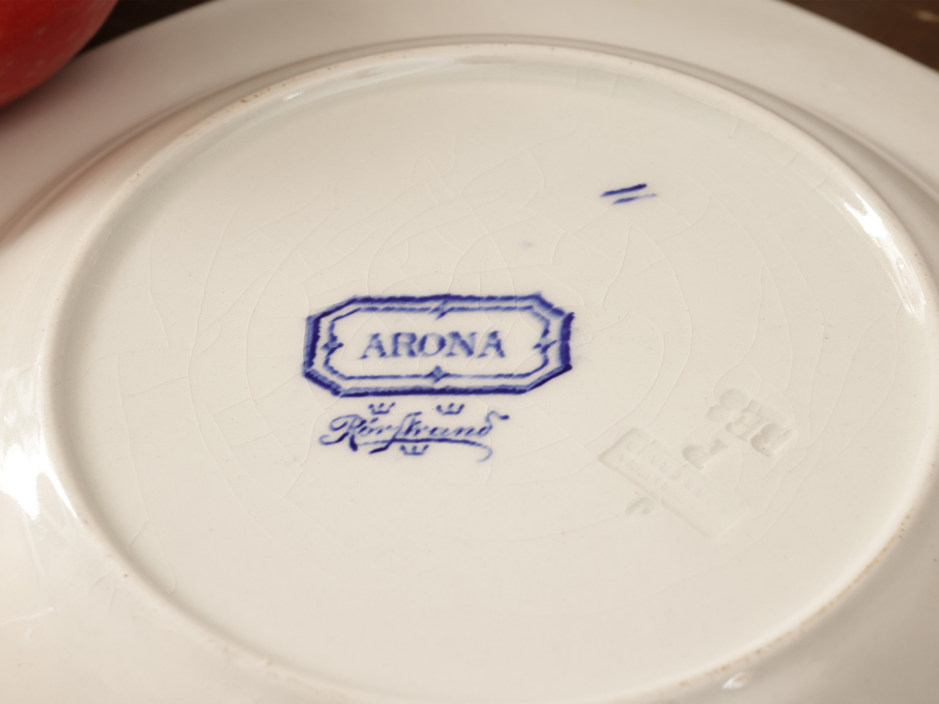 Serie di sei piatti fondi in terraglia