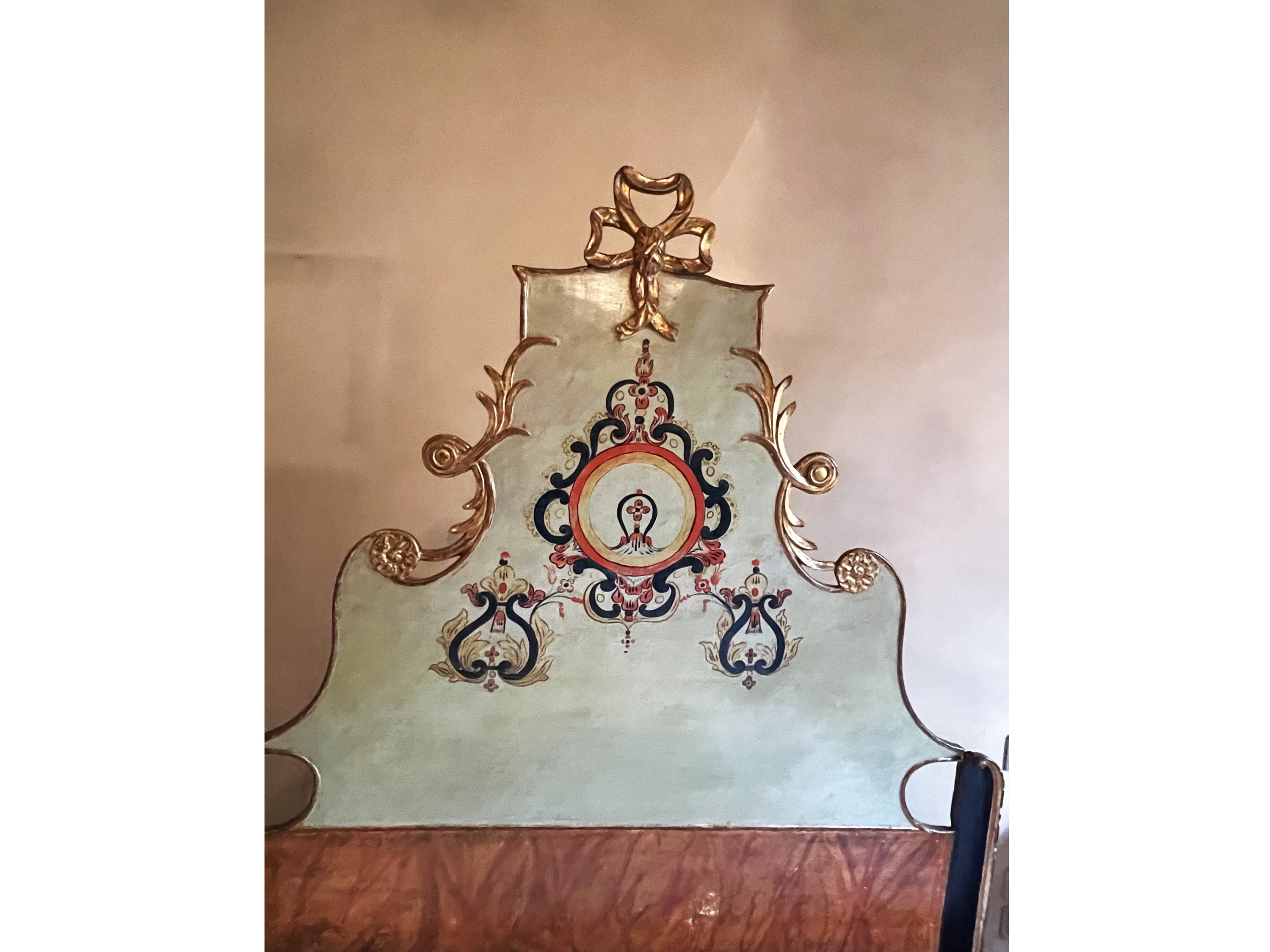 Letto in legno laccato verde acqua, stile settecentesco