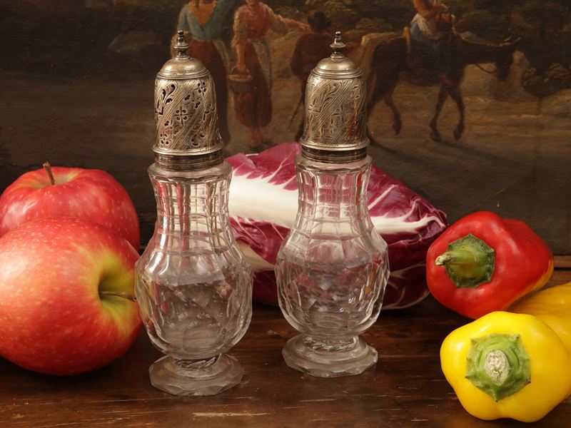 Coppia di flaconi per spezie in argento e cristallo