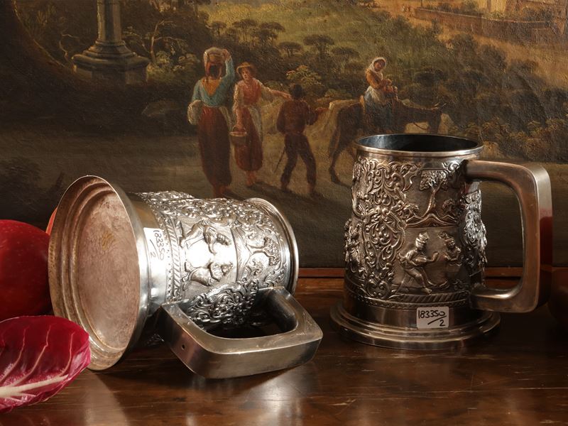 Coppia di boccali in argento