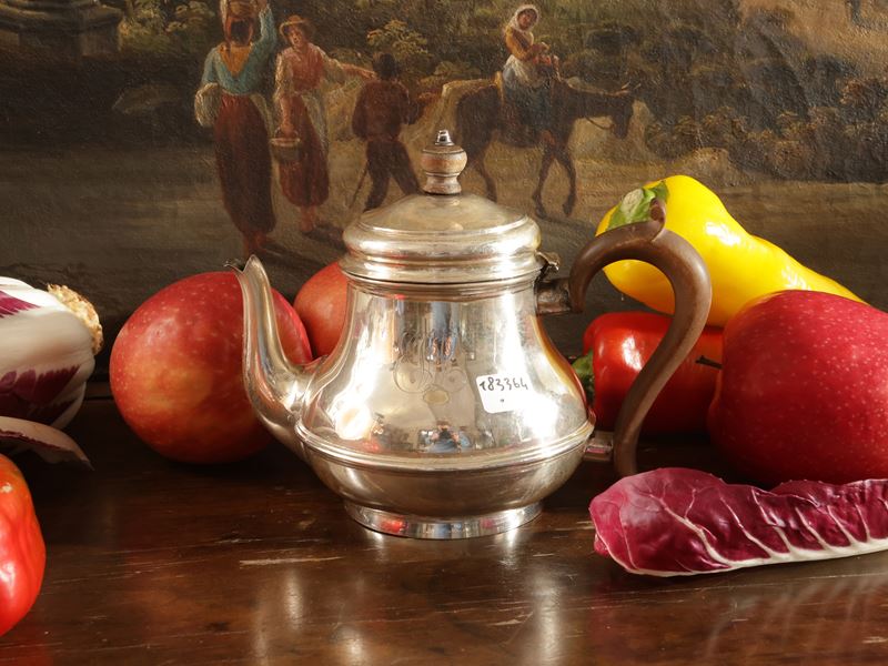 Piccola teiera solitaire in argento, forse E.F. Braham