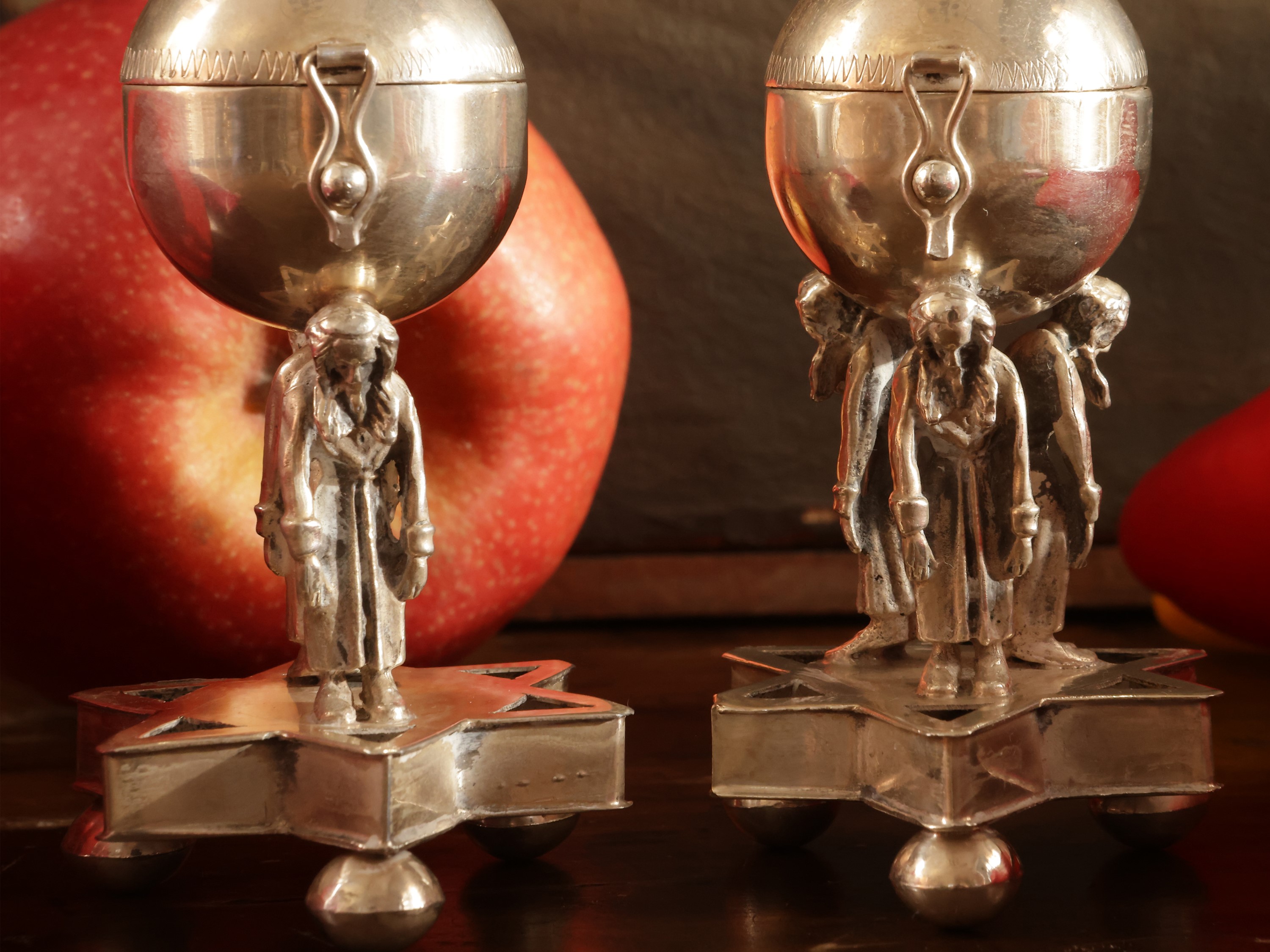 Judaica - Coppia di portaspezie ebraici (besamin), forse Konstantin Iakovlevich